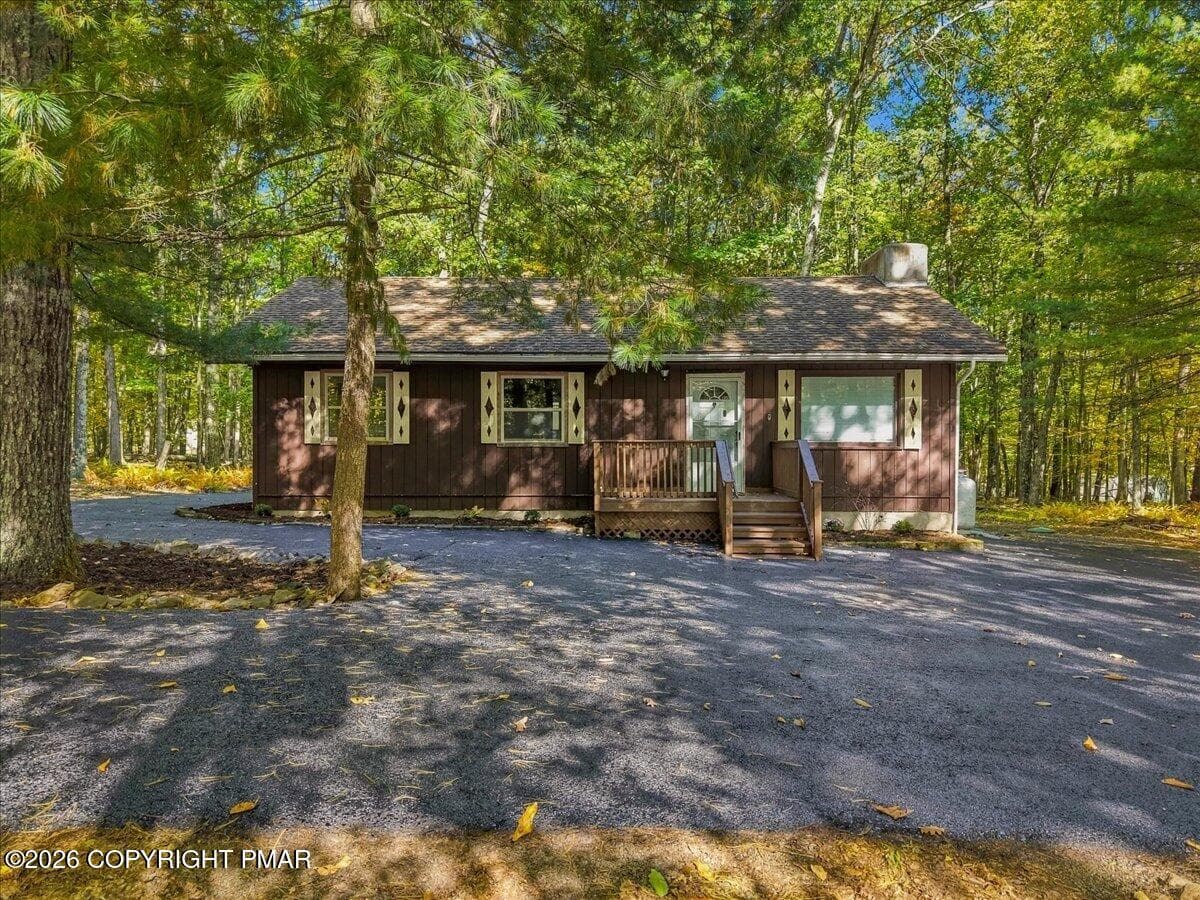 111 Forest View Drive, Hawley, PA 18428