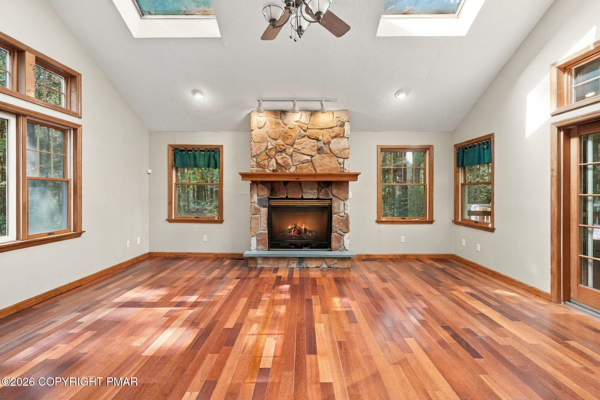 14-web-or-mls-372 Brookside Dr (27 of 56 - 372 Brookside Drive, Pocono Pines, PA 18350, Pocono Pines