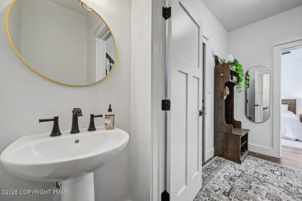 Powder Room - 1525 Assembly Lodge Lane, Pocono Pines, PA 18350, Pocono Pines