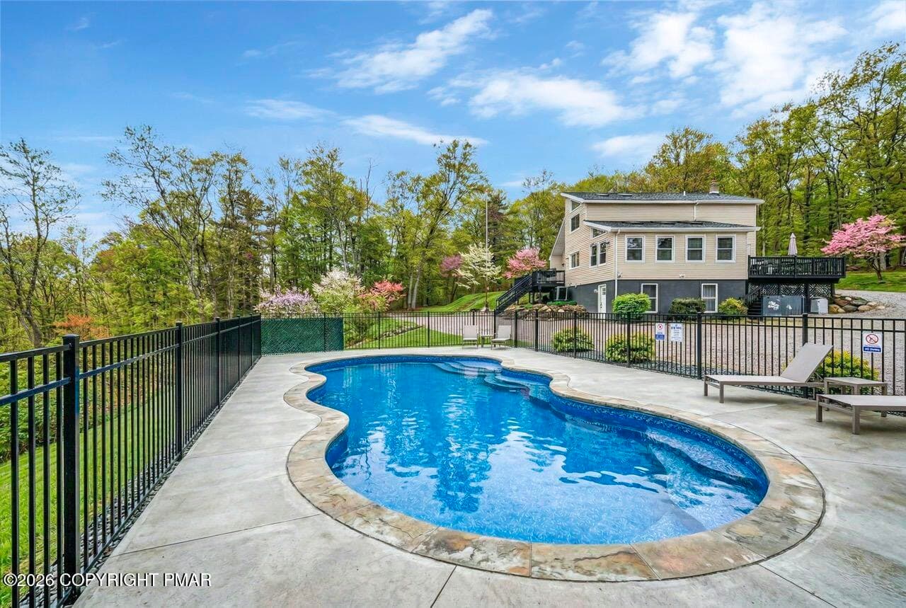 110 Riverfront Ter 04 Large - 110 Riverfront Terrace, Pocono Lake, PA 18347