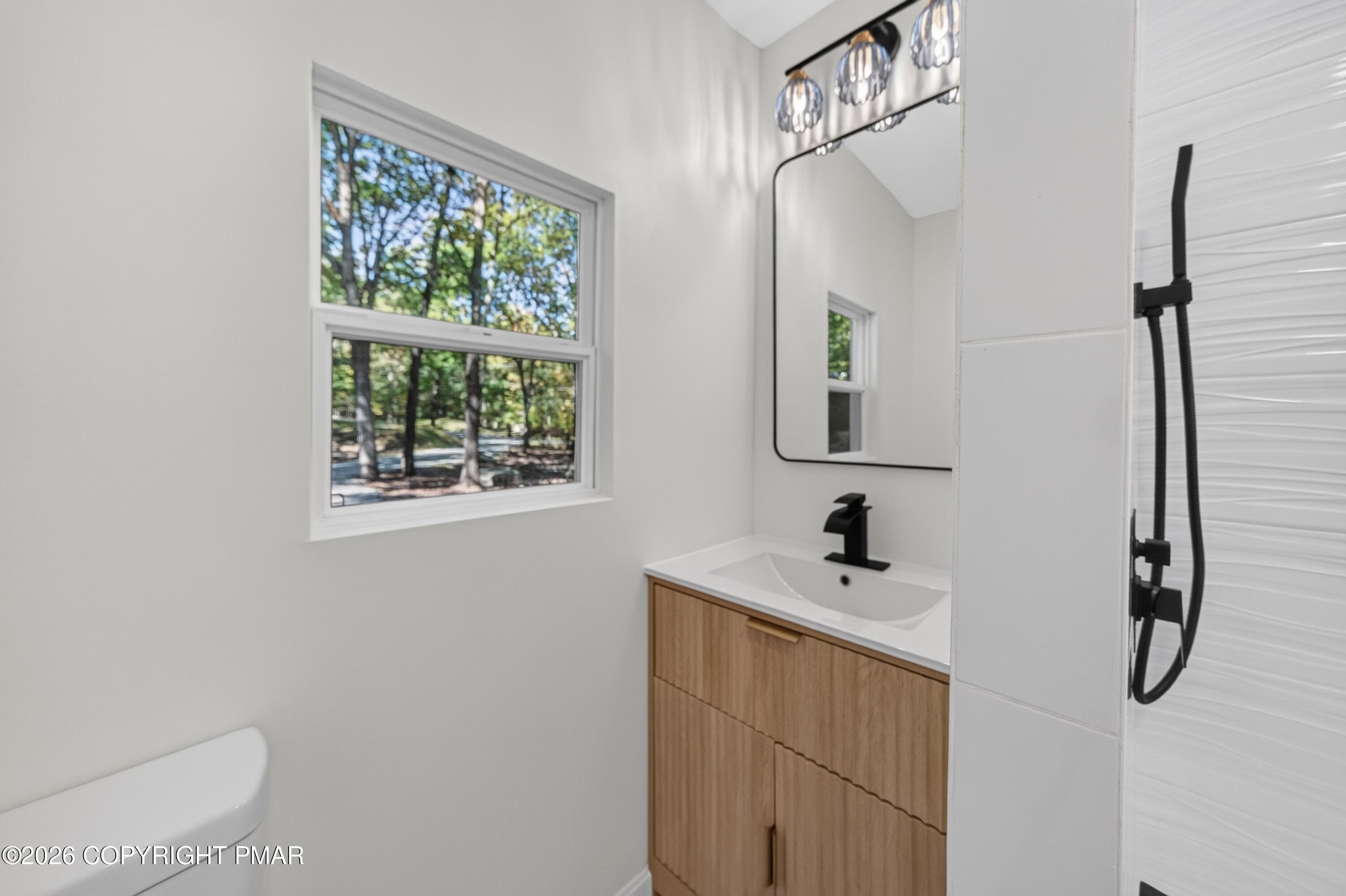 Main Bathroom - 148 Inverhouse Road, Henryville, PA 18332, Henryville