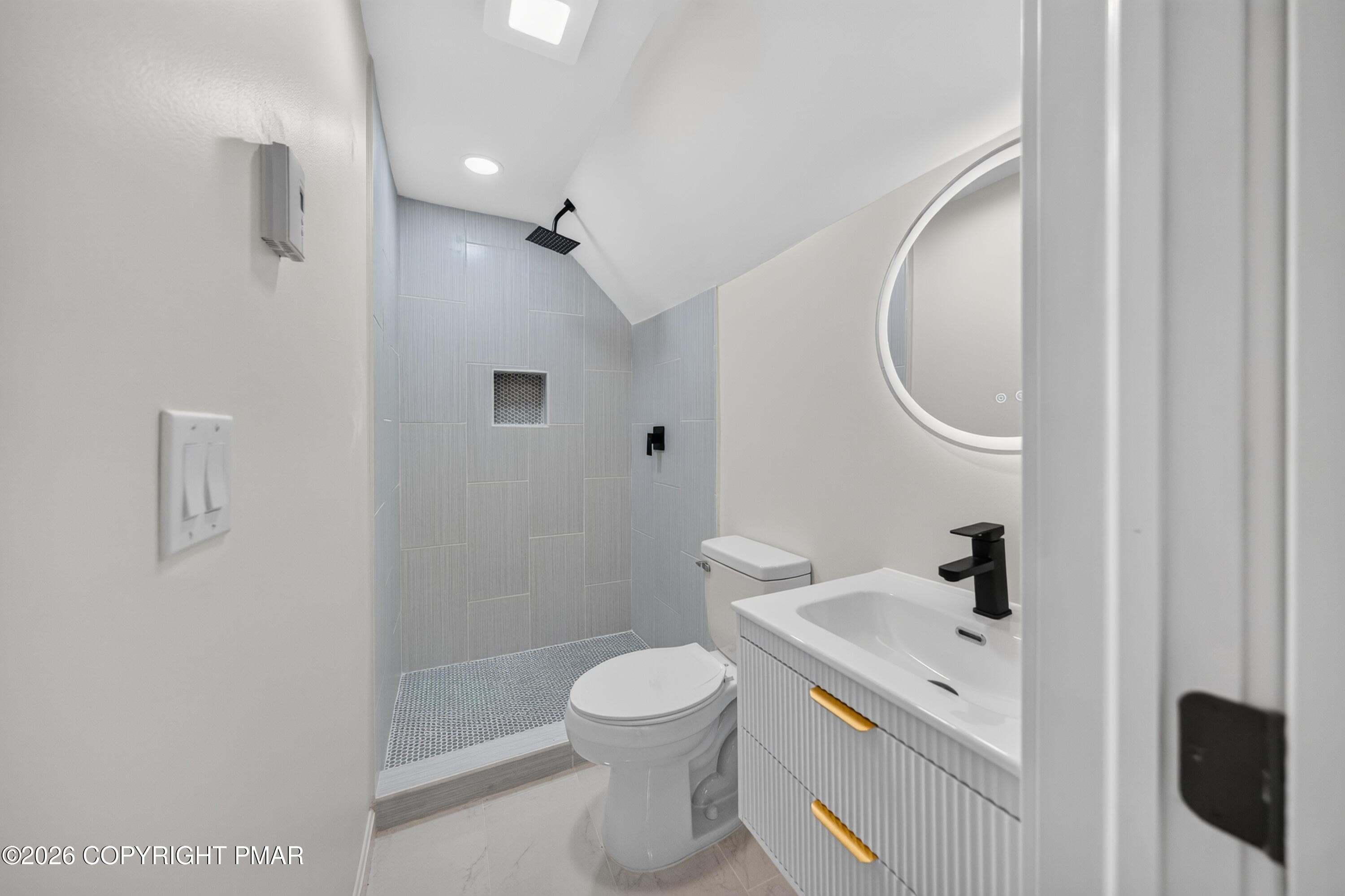 Primary Batroom - 148 Inverhouse Road, Henryville, PA 18332, Henryville