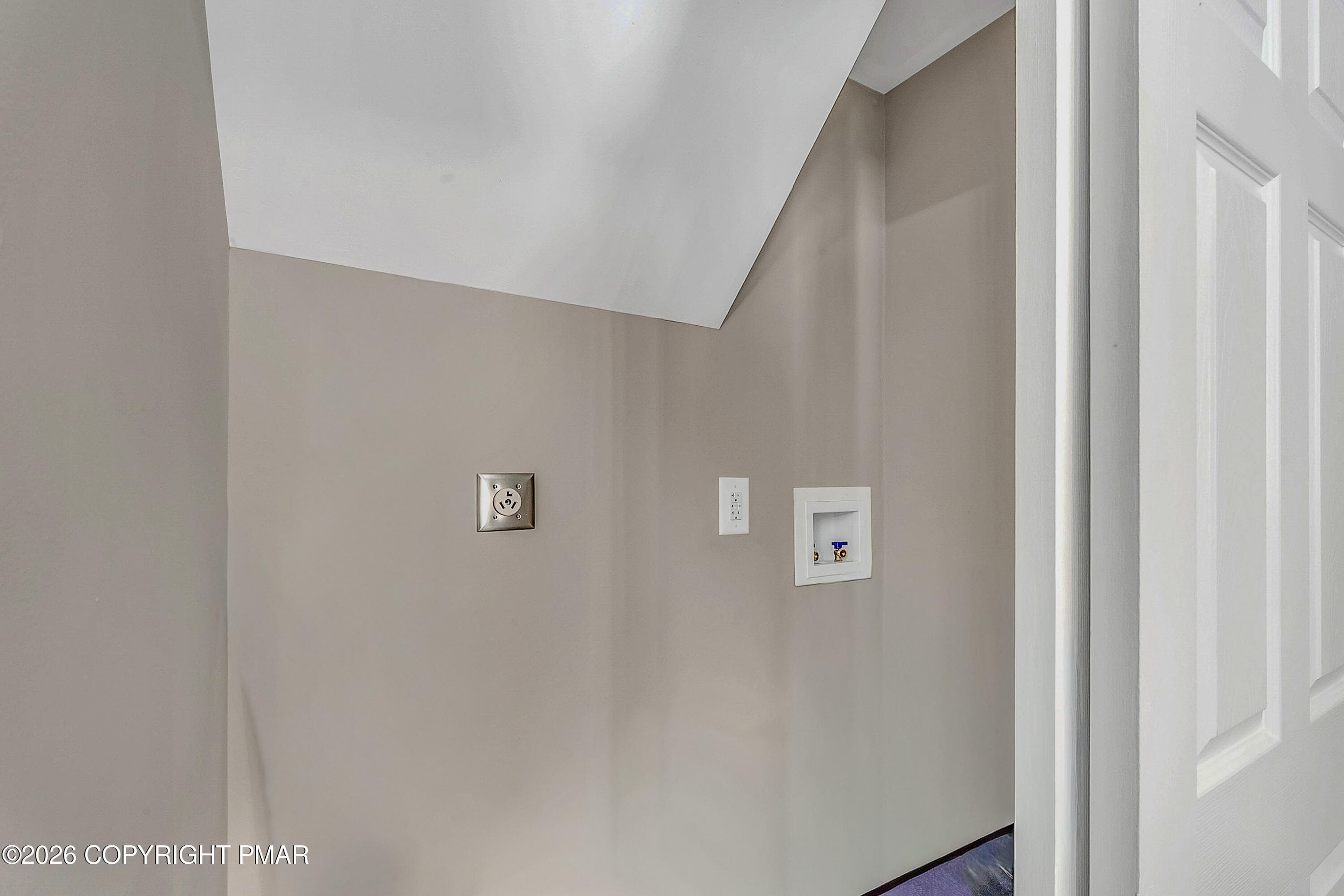 Laundry - 405 Skyline Drive, Blakeslee, PA 18610, Blakeslee