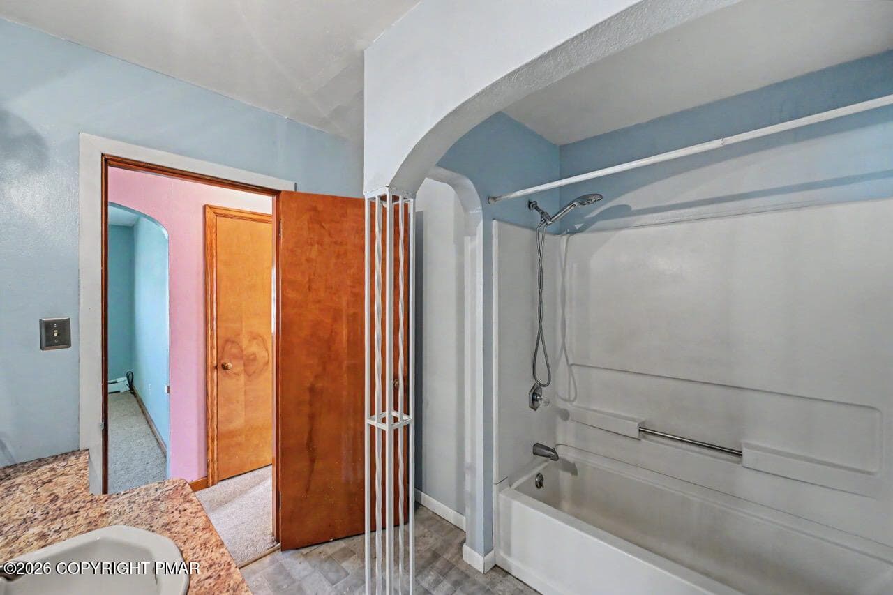 Bathroom w/ Tub - 2367 Route 209, Sciota, PA 18354, Sciota
