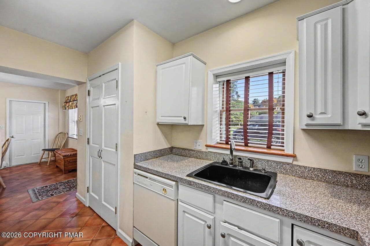 Kitchen w/ Large Pantry - 2367 Route 209, Sciota, PA 18354, Sciota