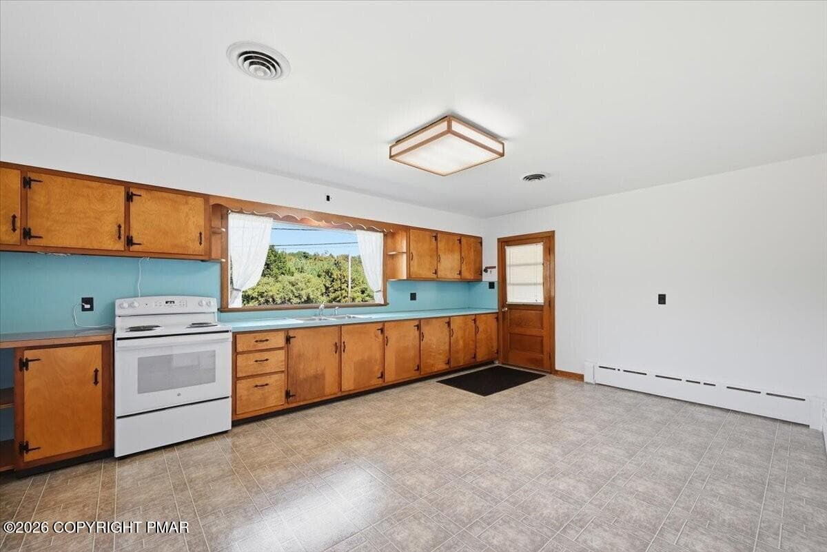 33 houase Kitchen - 1000 Interchange Road, Gilbert, PA 18331, Gilbert