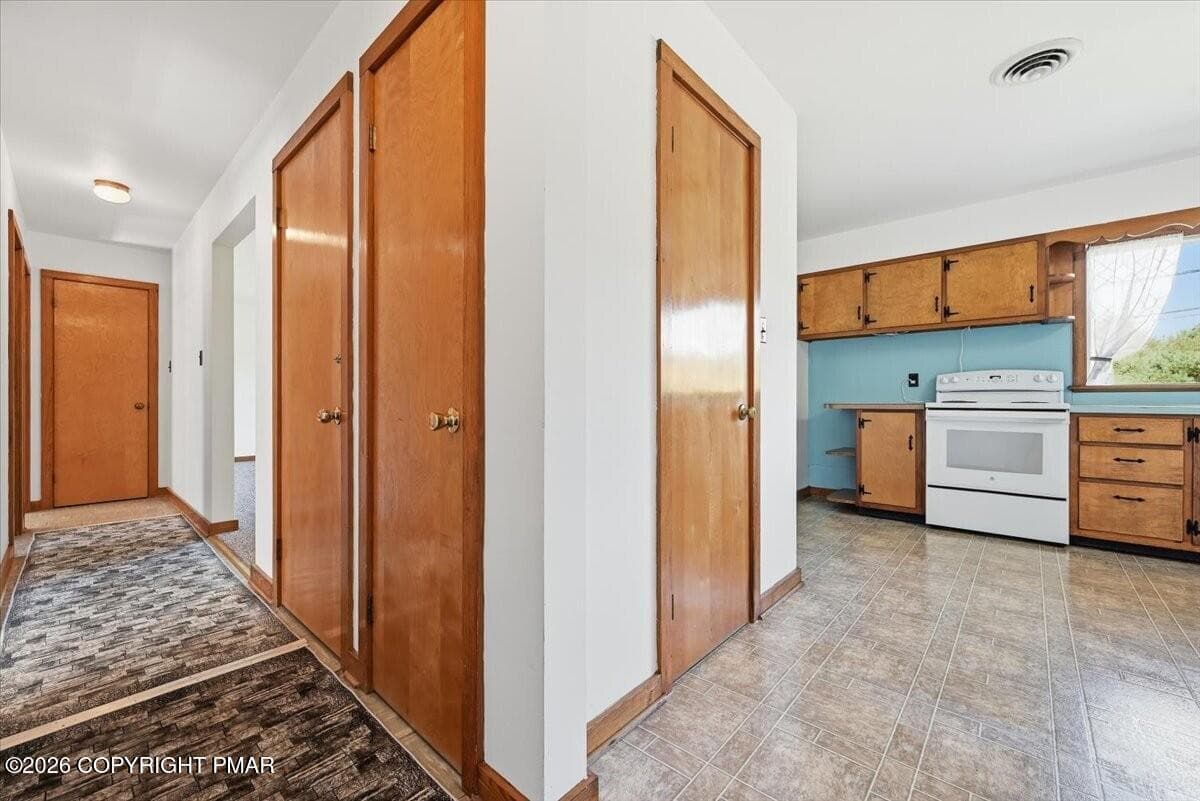 34 Kitch and Hall - 1000 Interchange Road, Gilbert, PA 18331, Gilbert