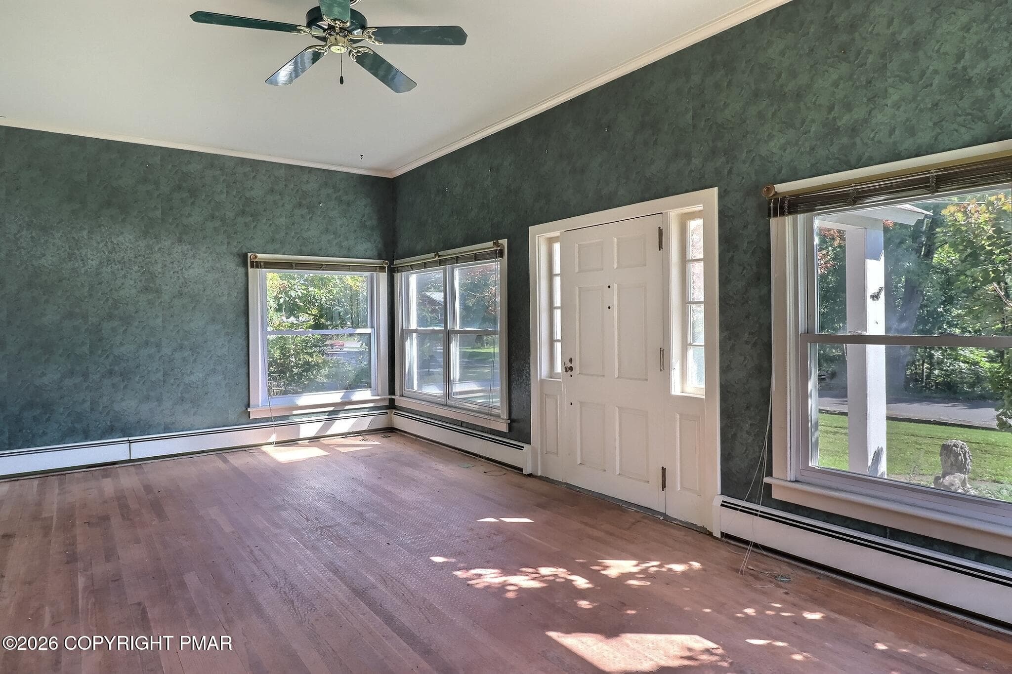 Family Room - 6151 U.S. 209, Stroudsburg, PA 18360, Stroudsburg