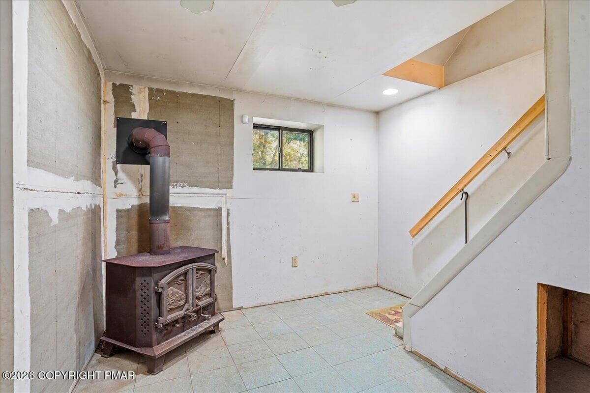 Basement Stove - 195 Mallard Lane, Bushkill, PA 18324, Bushkill