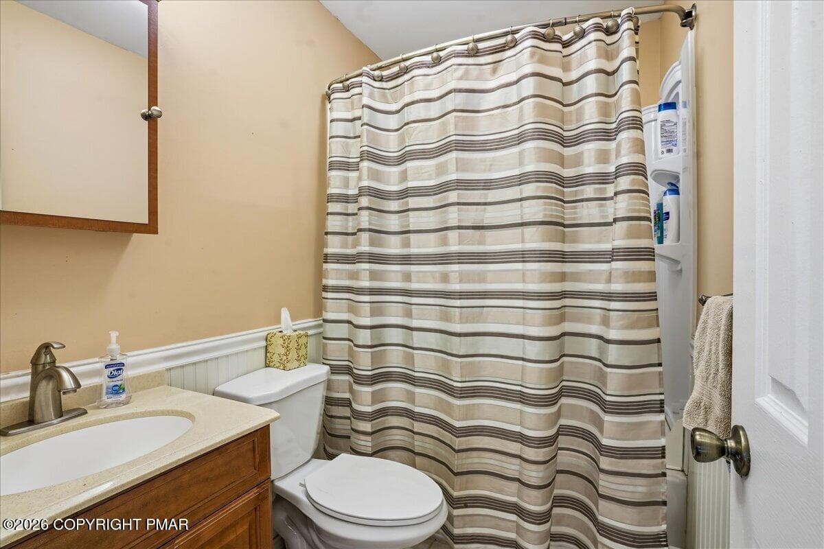 Main Bath - 195 Mallard Lane, Bushkill, PA 18324, Bushkill