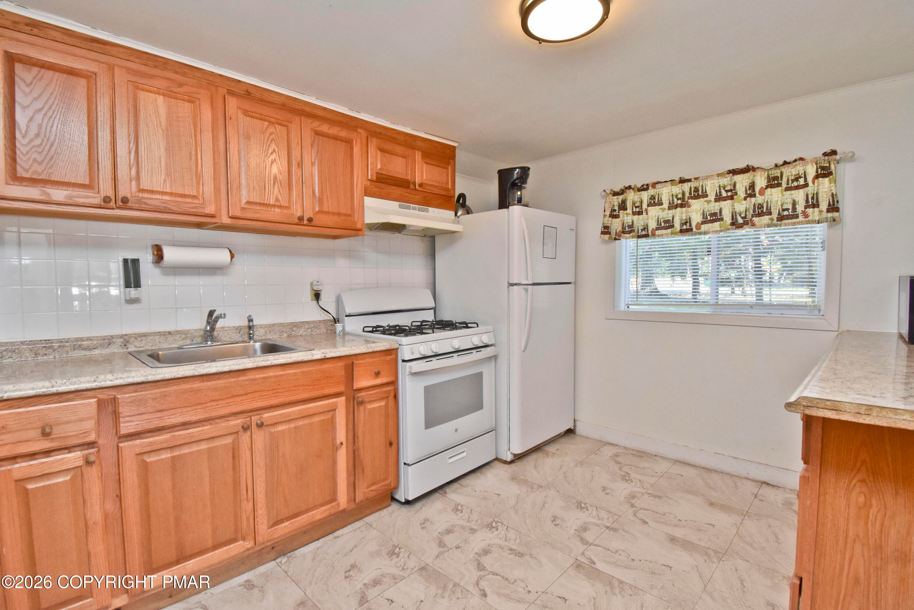 3 Lakeside Kitchen (1) - 107 Martin Lane, Tafton, PA 18464