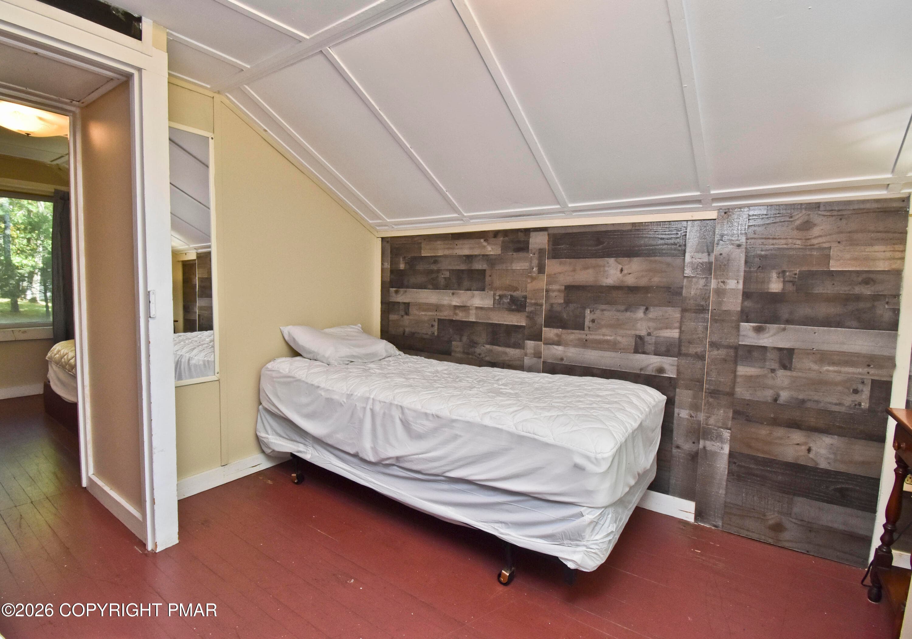 5 Carriage House Bed (2) - 107 Martin Lane, Tafton, PA 18464