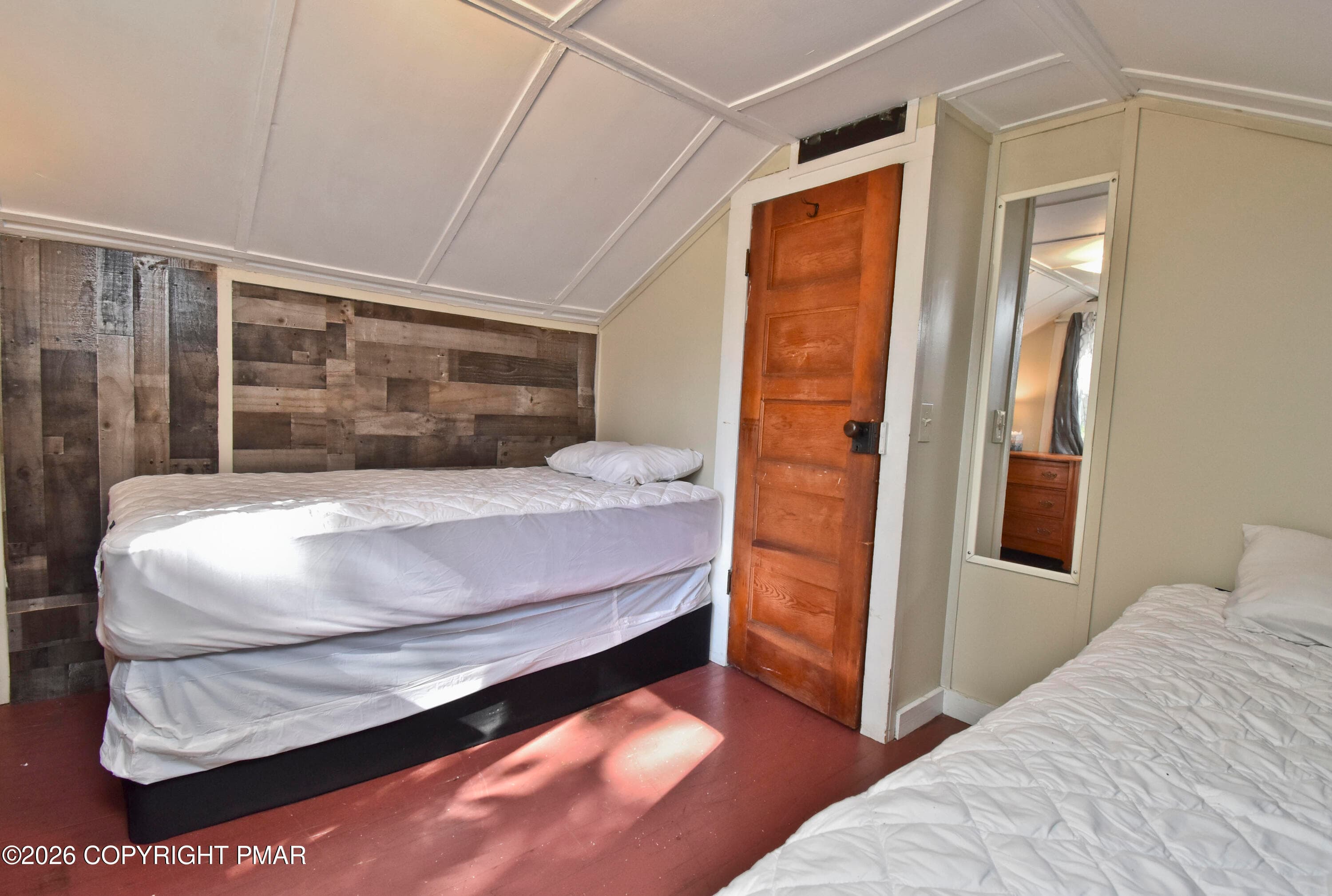 5 Carriage House Bed (3) - 107 Martin Lane, Tafton, PA 18464