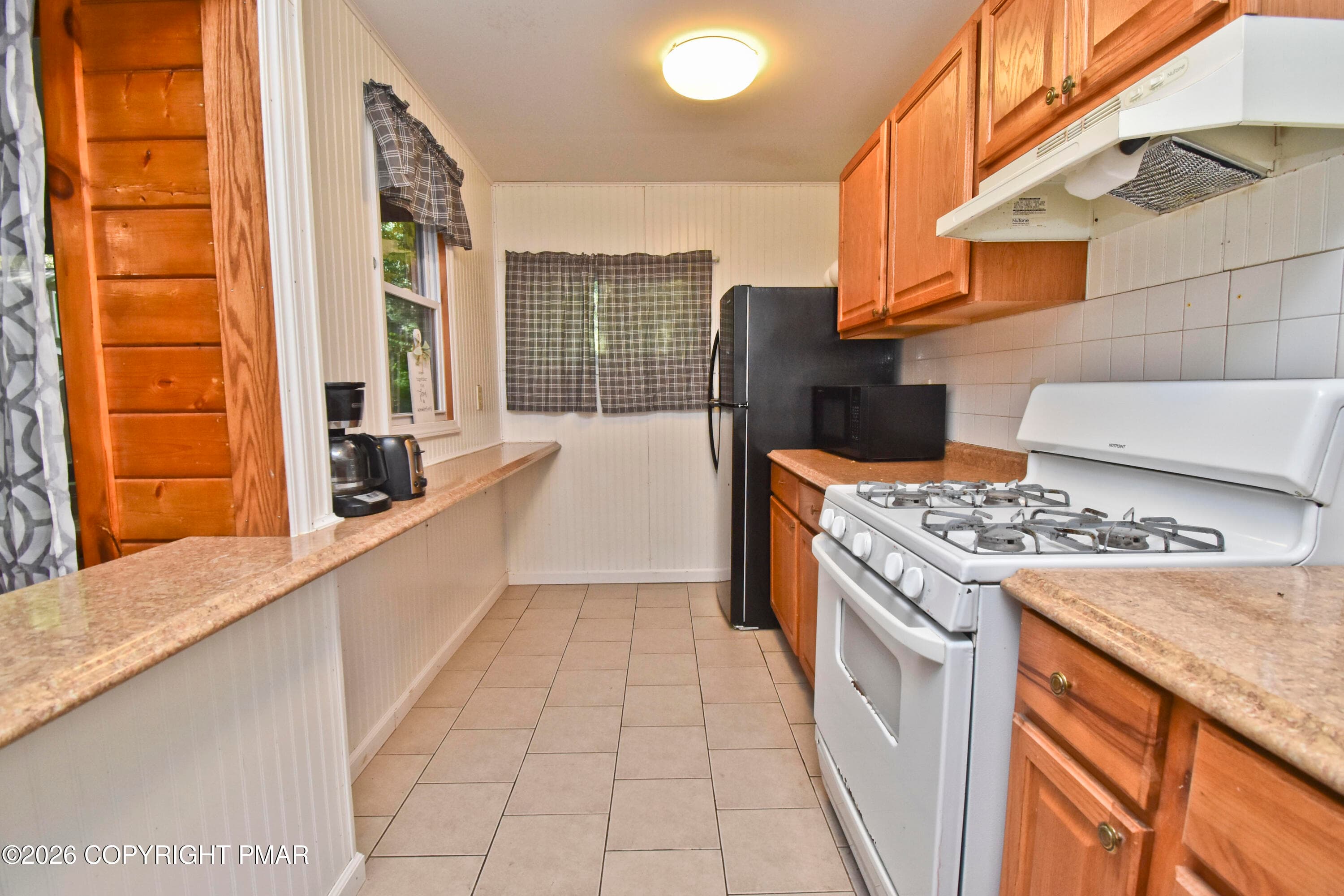3 Gate House Kitchen (2) - 107 Martin Lane, Tafton, PA 18464
