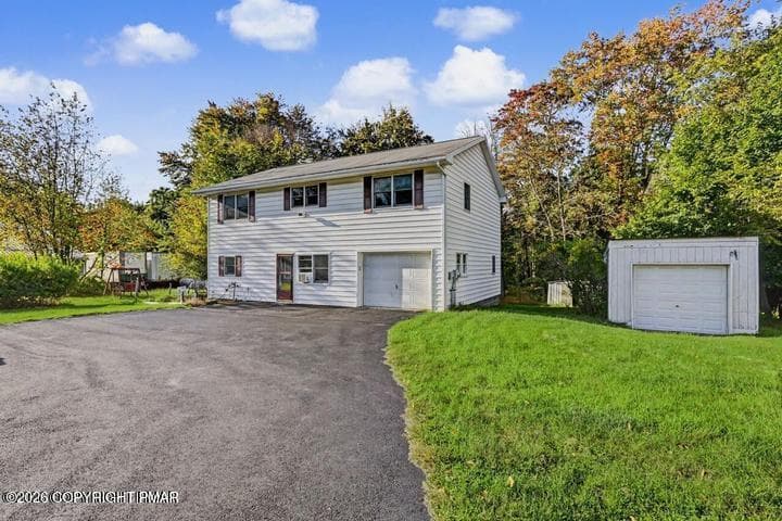 Colonial House In The Rear - 2367 Route 209, Sciota, PA 18354, Sciota