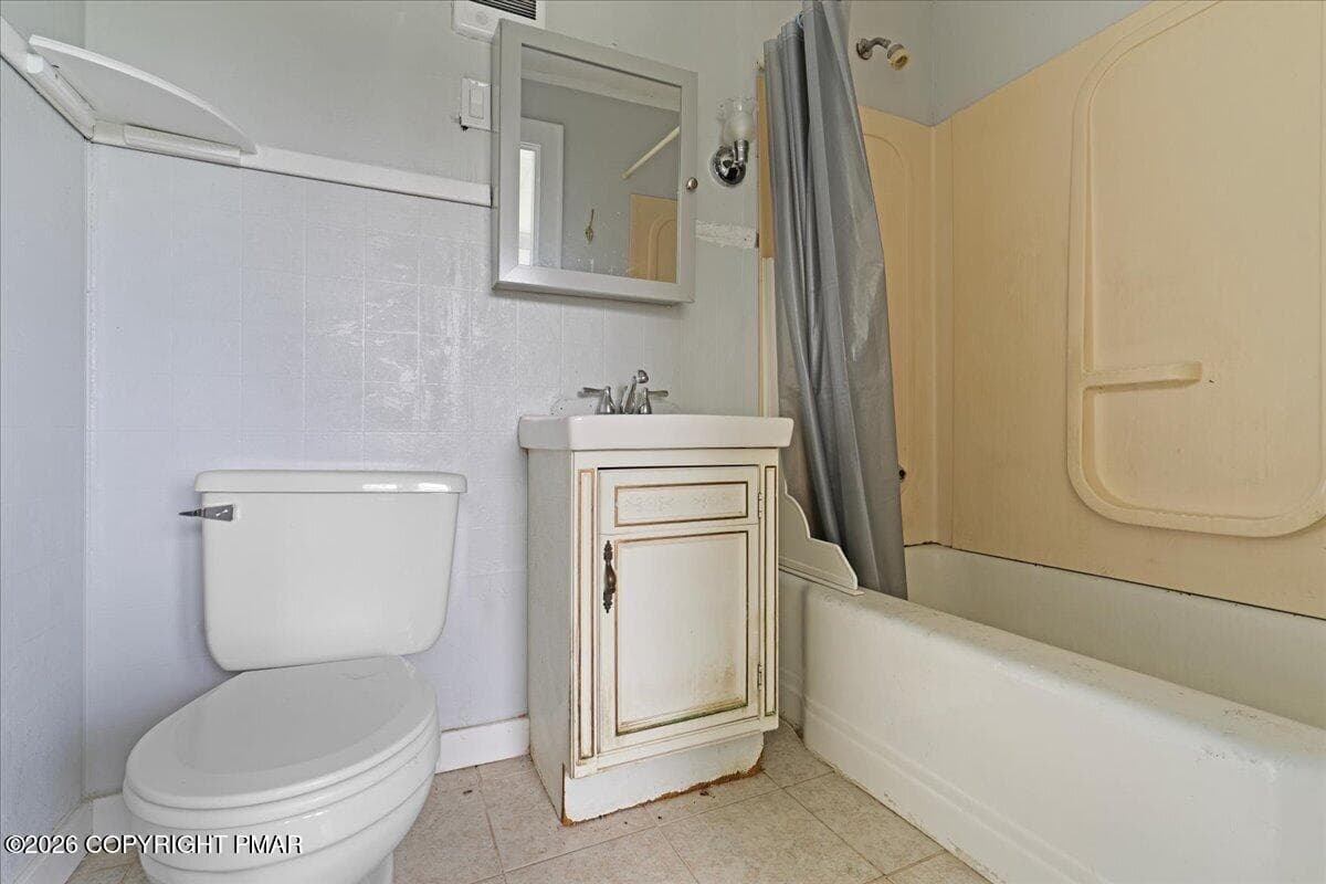 39-Right Apartment - 785 W Main Street, Plymouth, PA 18651, Plymouth