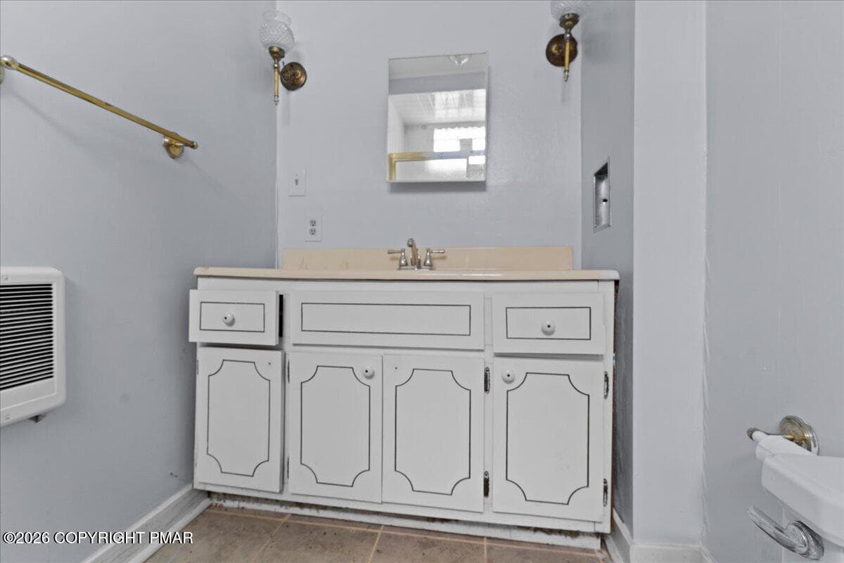 49-Right Apartment - 785 W Main Street, Plymouth, PA 18651, Plymouth