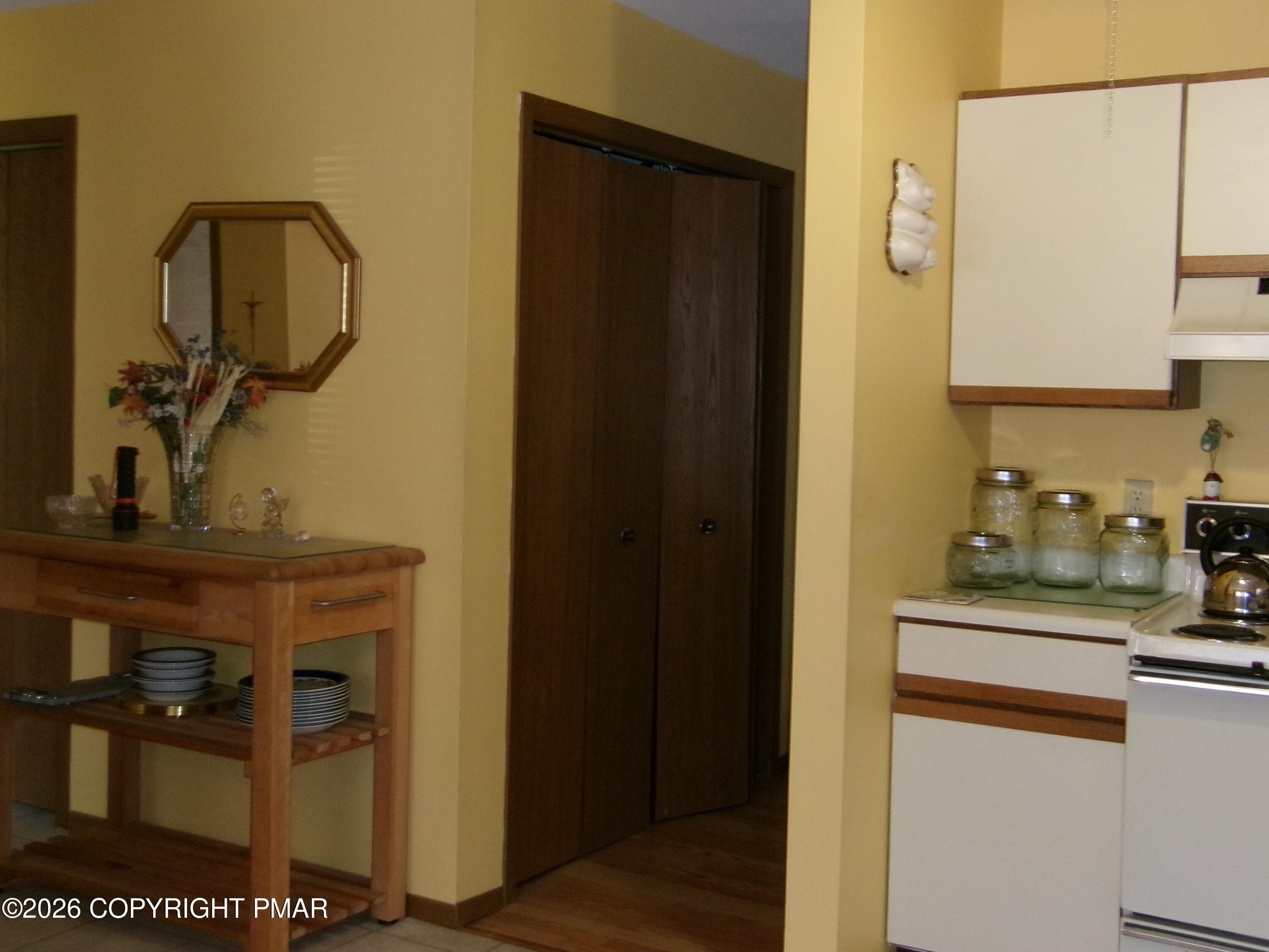 Kitchen to entry and dining room - 409 Tudor Court, Bushkill, PA 18324