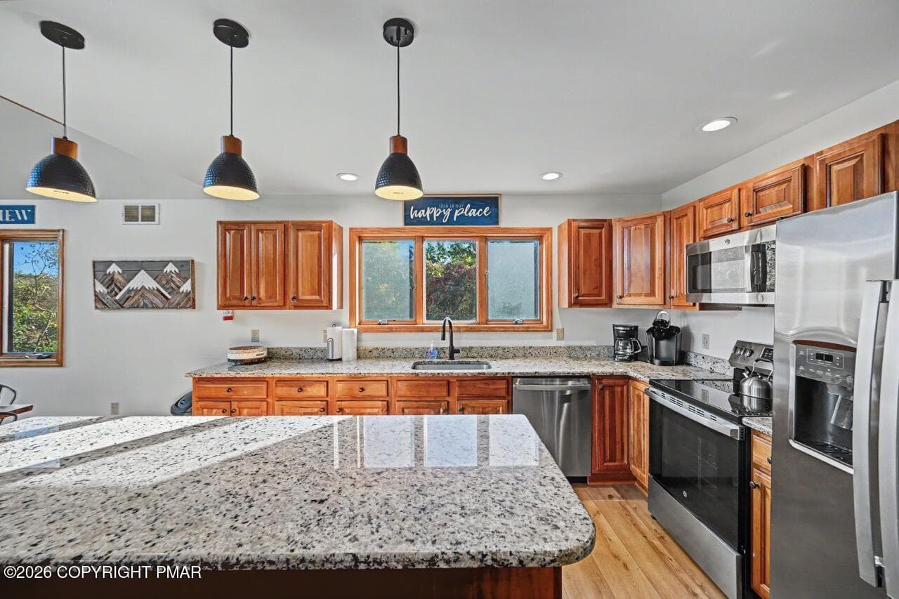 Fridge with Ice Maker - 101 Tennyson Circle, Albrightsville, PA 18210, Albrightsville