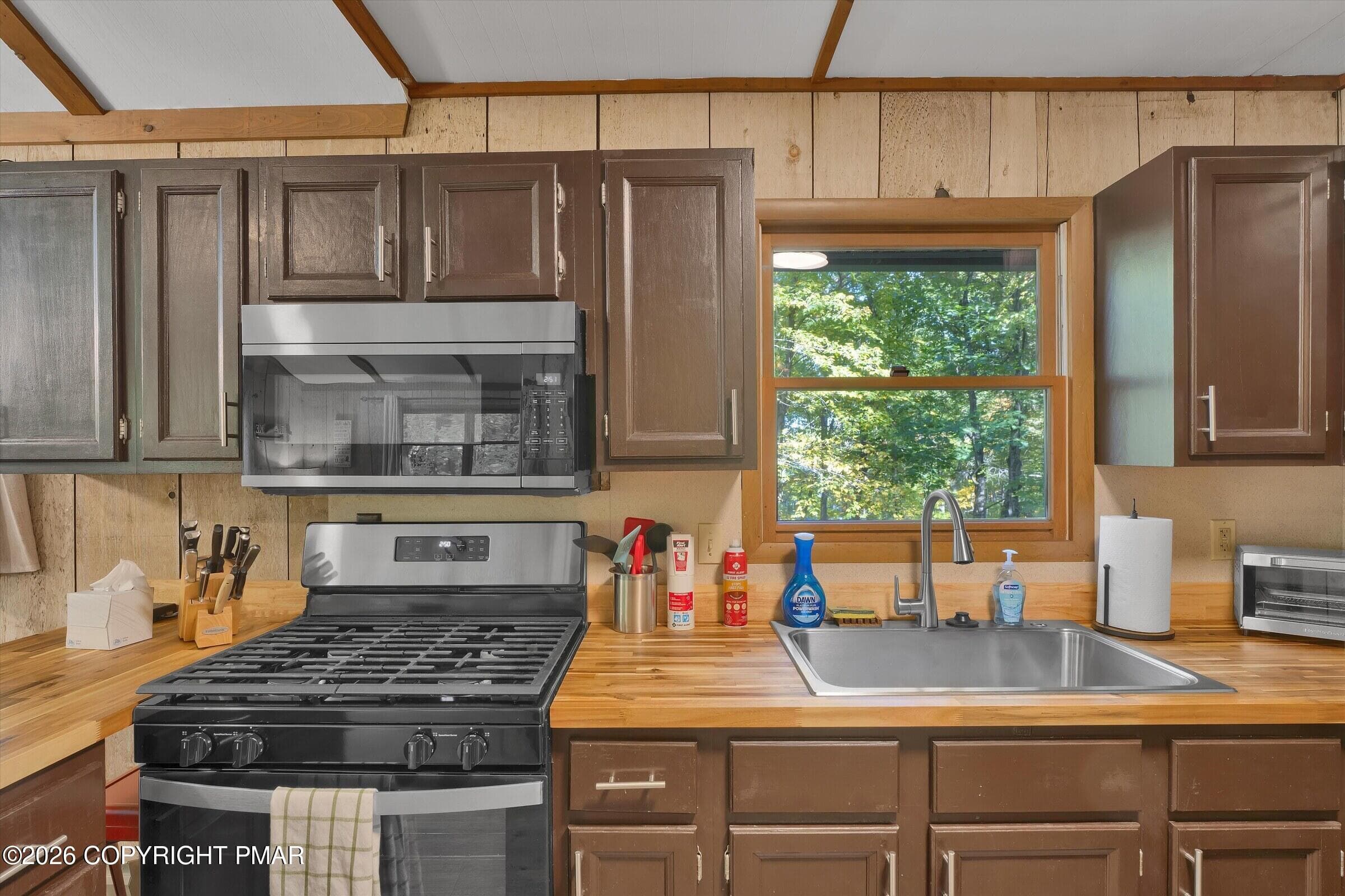 07_42-DSC00943 - 19 Maplewood Road, Lake Harmony, PA 18624, Lake Harmony