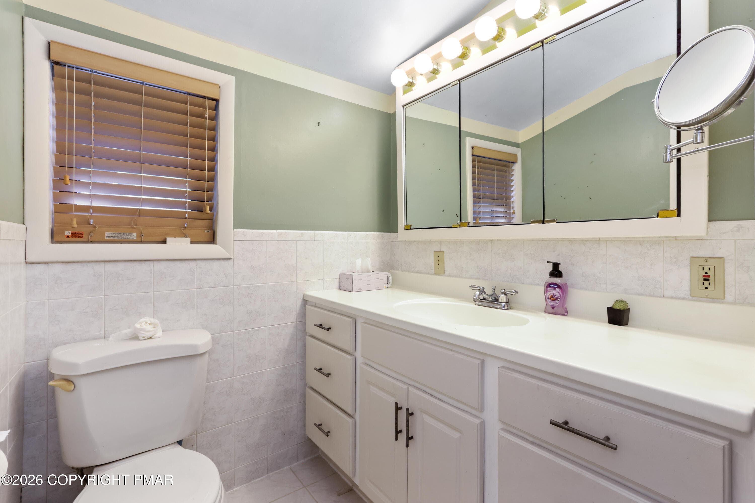 Bath 1 - 364 Freedom Road, Drums, PA 18222, Drums