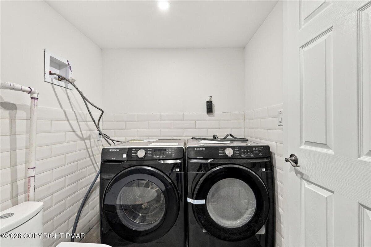 Laundry - 177 Summerton Circle, East Stroudsburg, PA 18301, East Stroudsburg