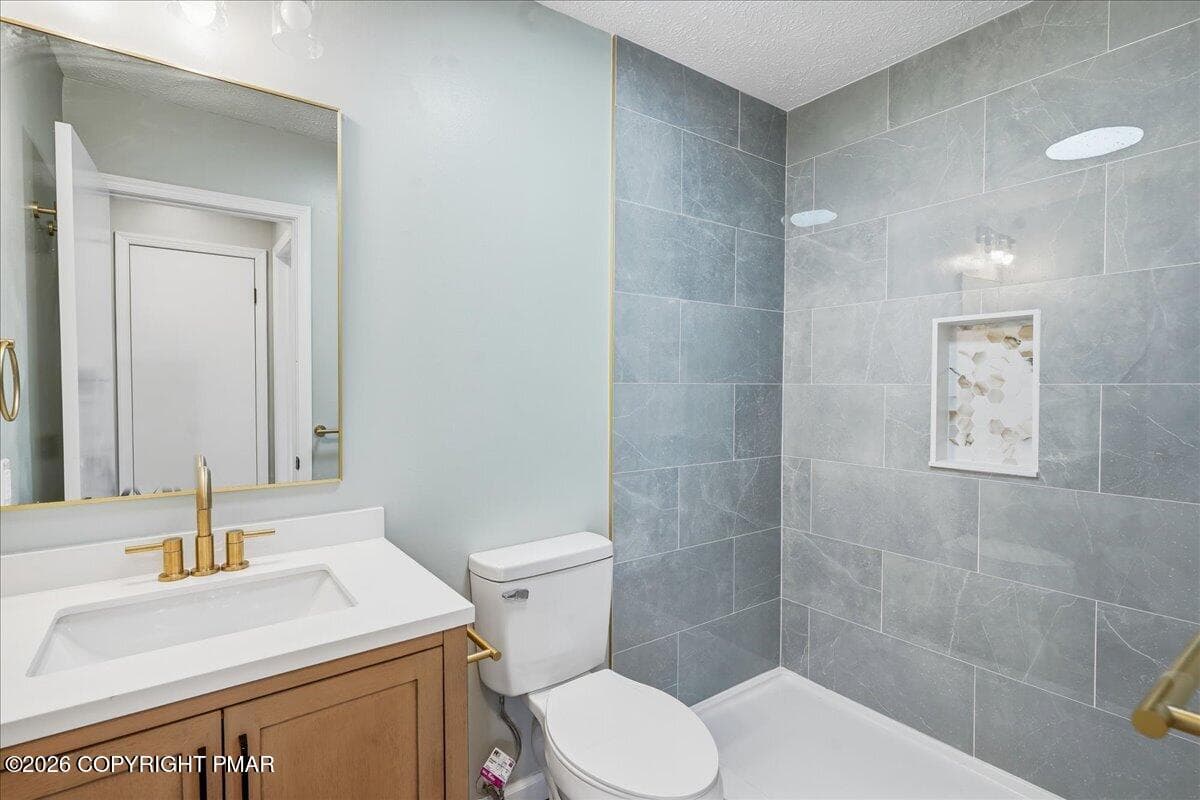Main Bath - 146 Foxfire Drive Unit 106, Mount Pocono, PA 18344, Mount Pocono
