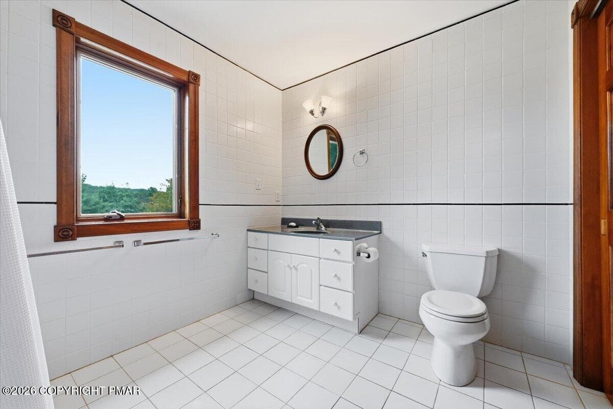 Full Bathroom - 441 Emery Road, Dingmans Ferry, PA 18328, Dingmans Ferry