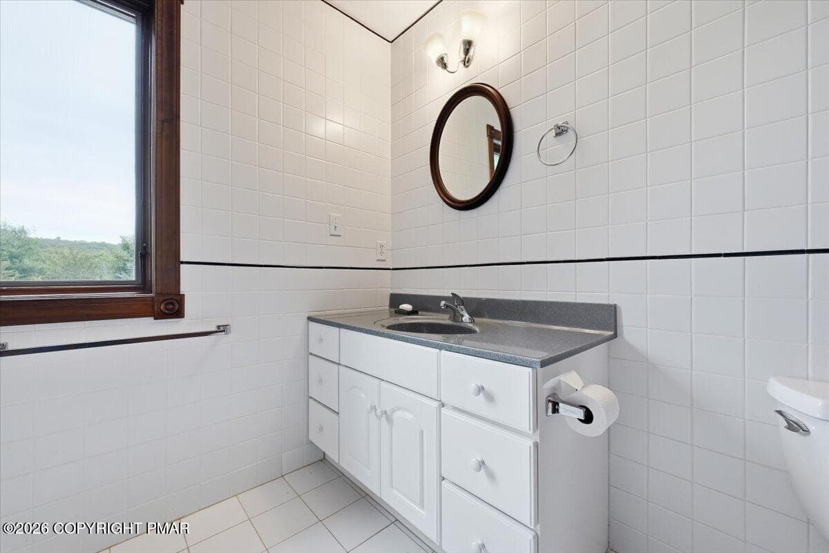 Full Bathroom - 441 Emery Road, Dingmans Ferry, PA 18328, Dingmans Ferry