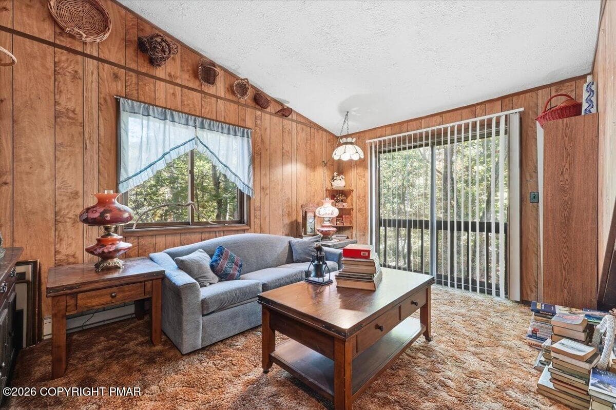 Loft - 145 Canterbury Road, Bushkill, PA 18324, Bushkill