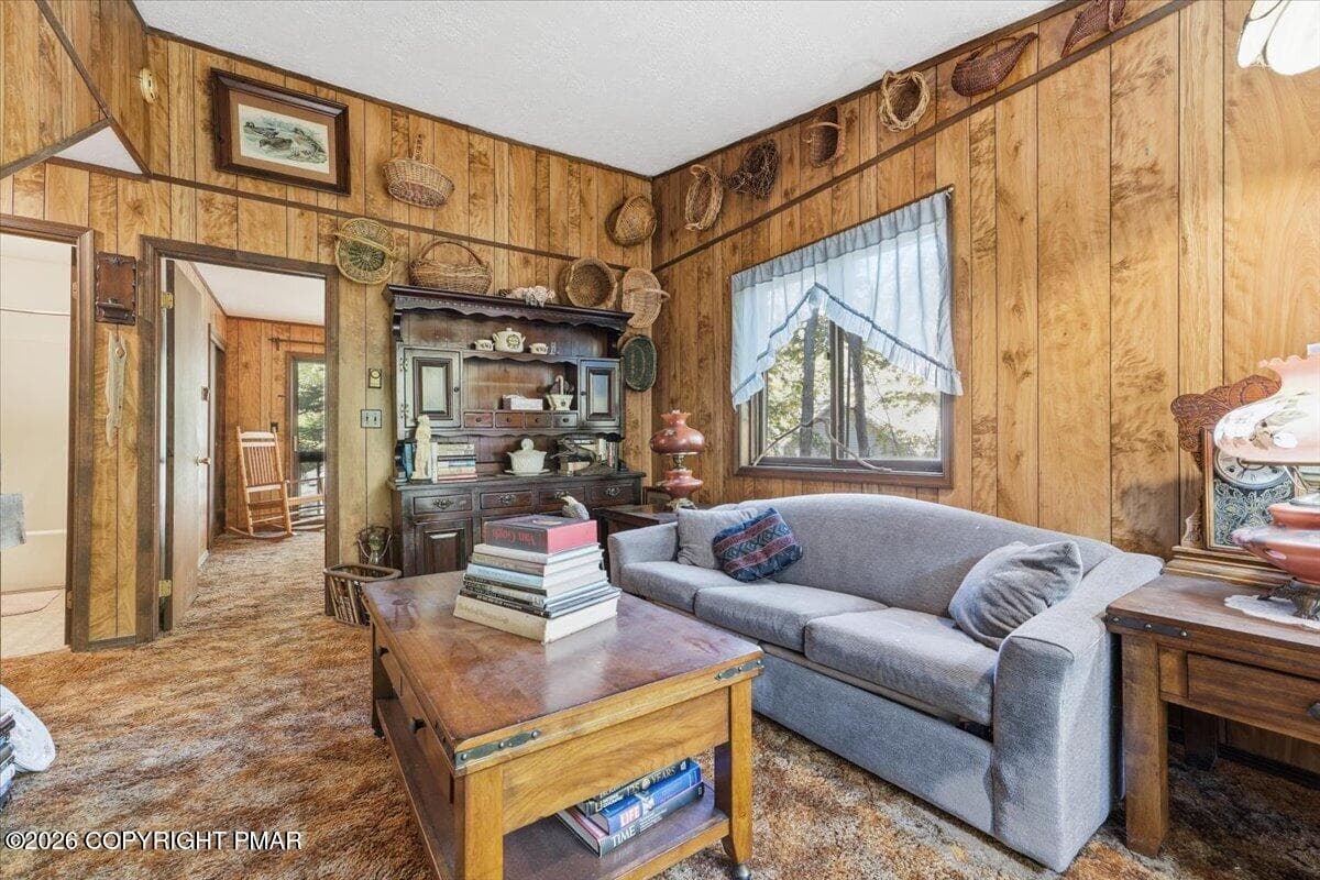 Loft - 145 Canterbury Road, Bushkill, PA 18324, Bushkill