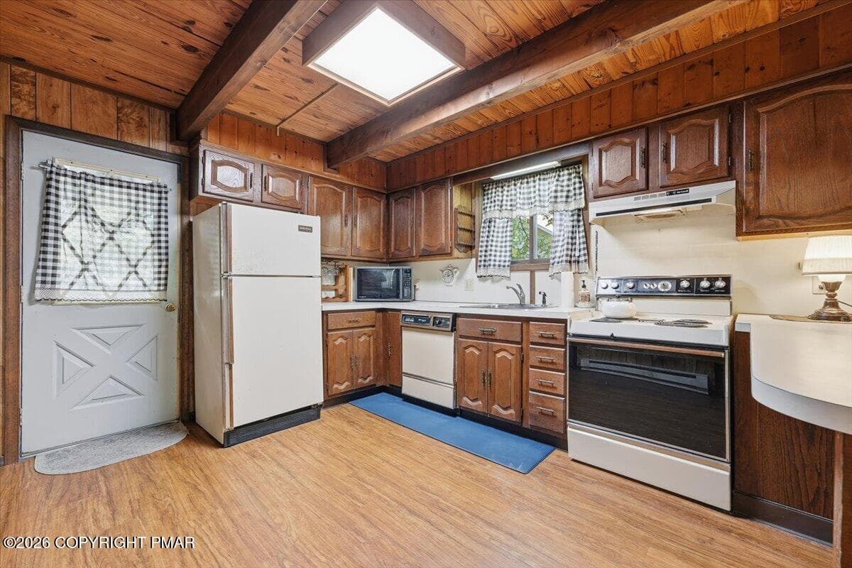 Kitchen/Entry - 145 Canterbury Road, Bushkill, PA 18324, Bushkill