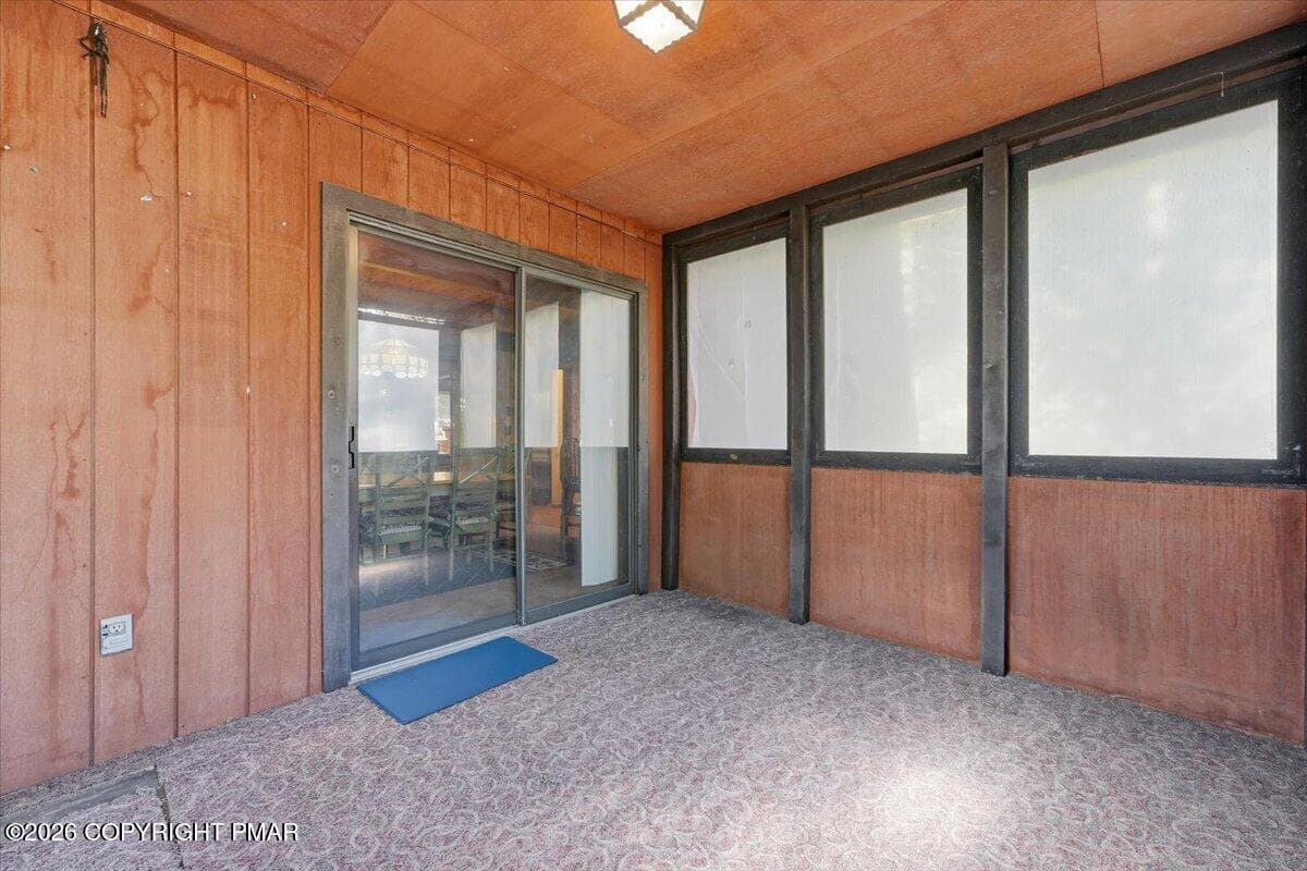 Screened Porch - 145 Canterbury Road, Bushkill, PA 18324, Bushkill