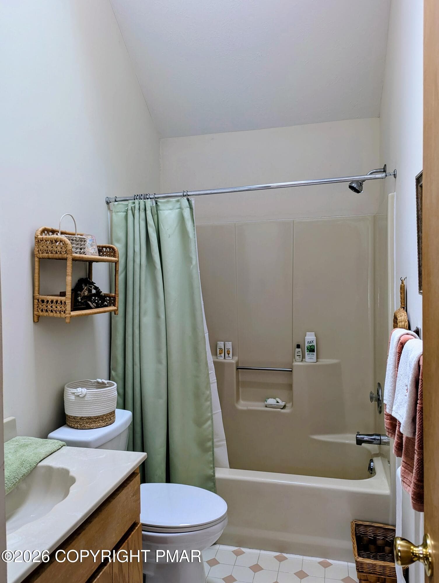 2ND FLOOR BATH - 57 Lyman Lane 57, Clifton Township, PA 18424