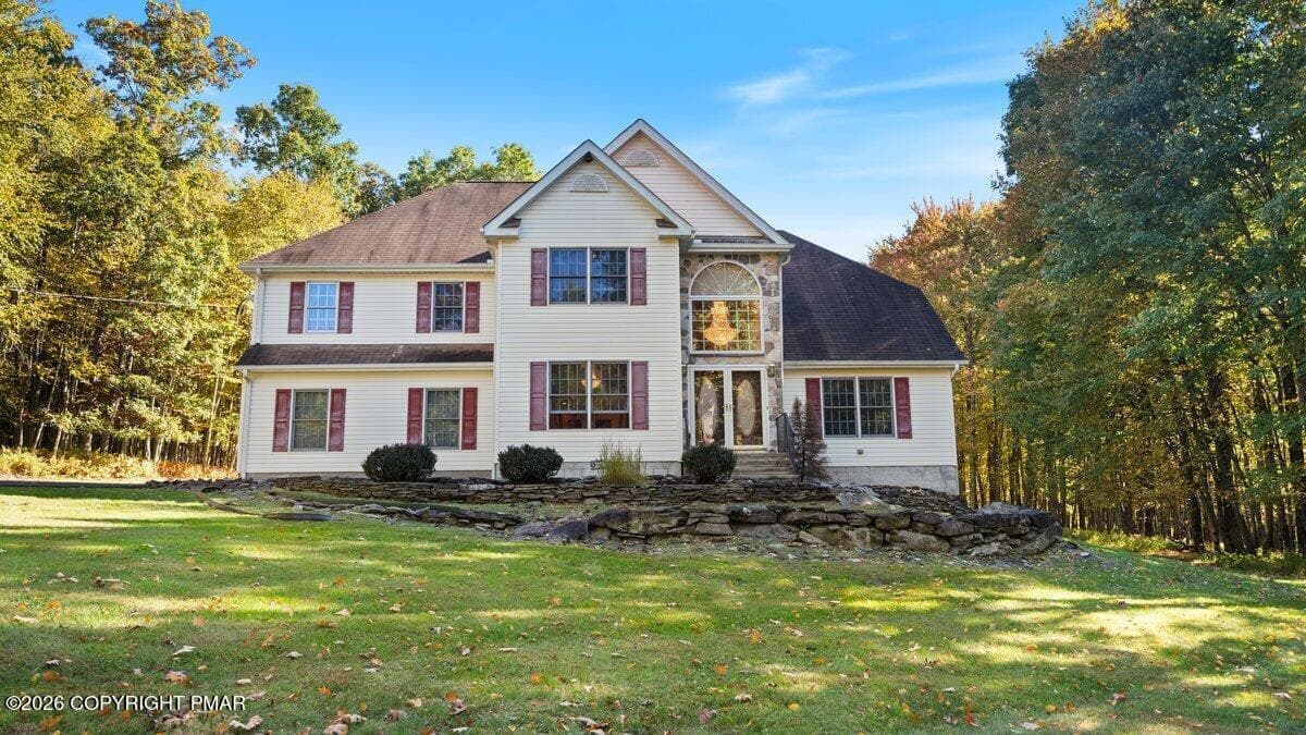 156 Spruce Run Drive, Dingmans Ferry, PA 18328