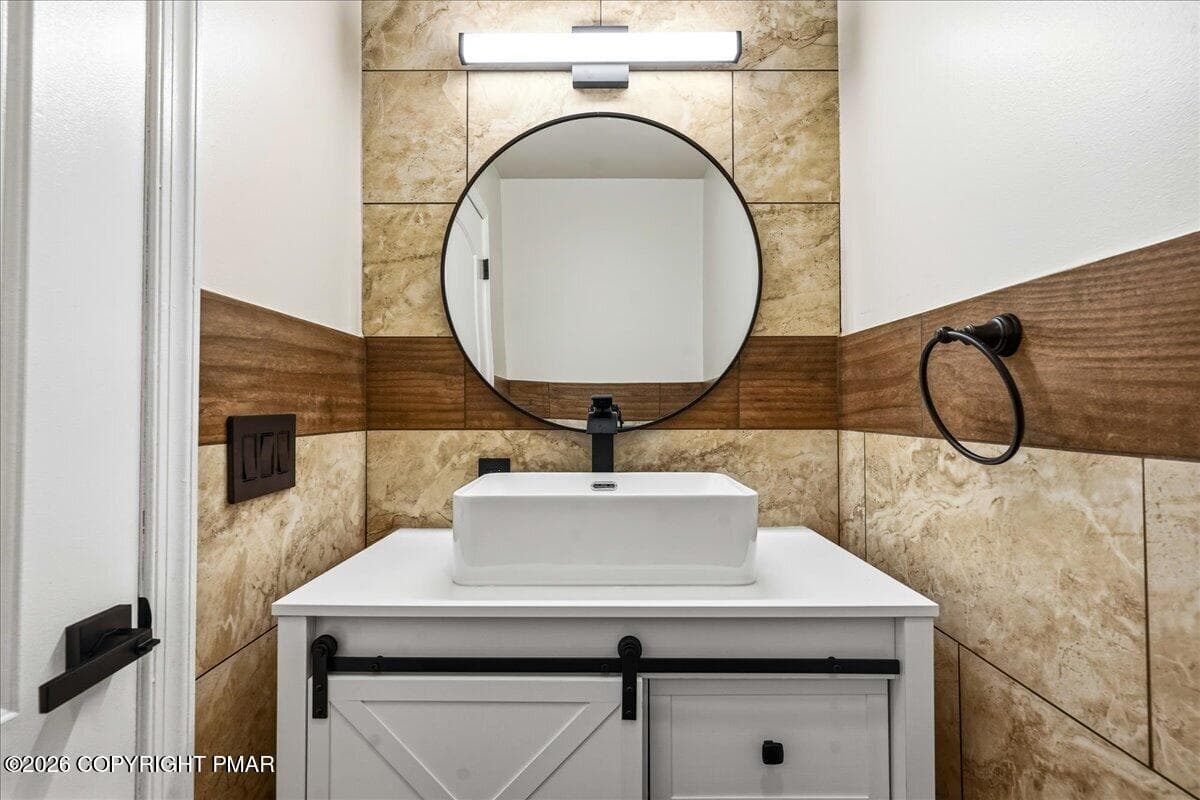 Half Bath - 1070 Country Place Drive, Tobyhanna, PA 18466, Tobyhanna