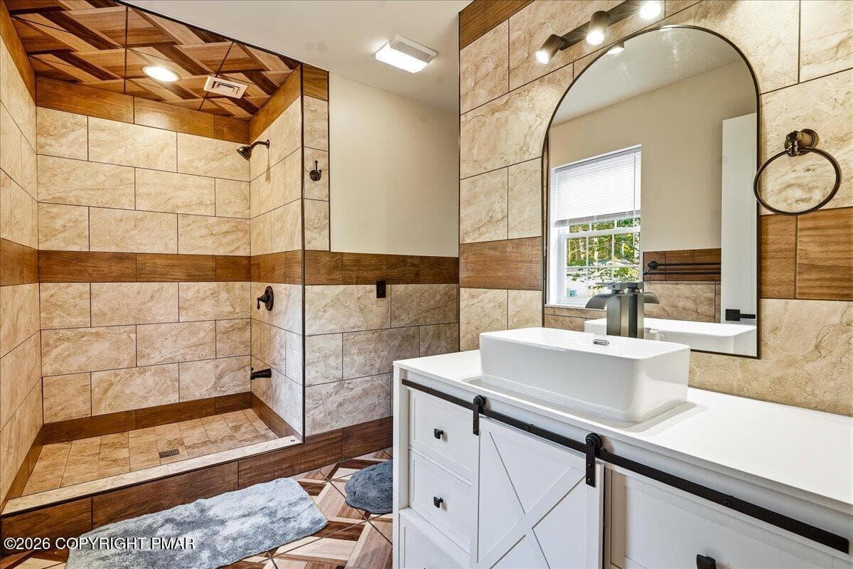 Master Bathroom - 1070 Country Place Drive, Tobyhanna, PA 18466, Tobyhanna