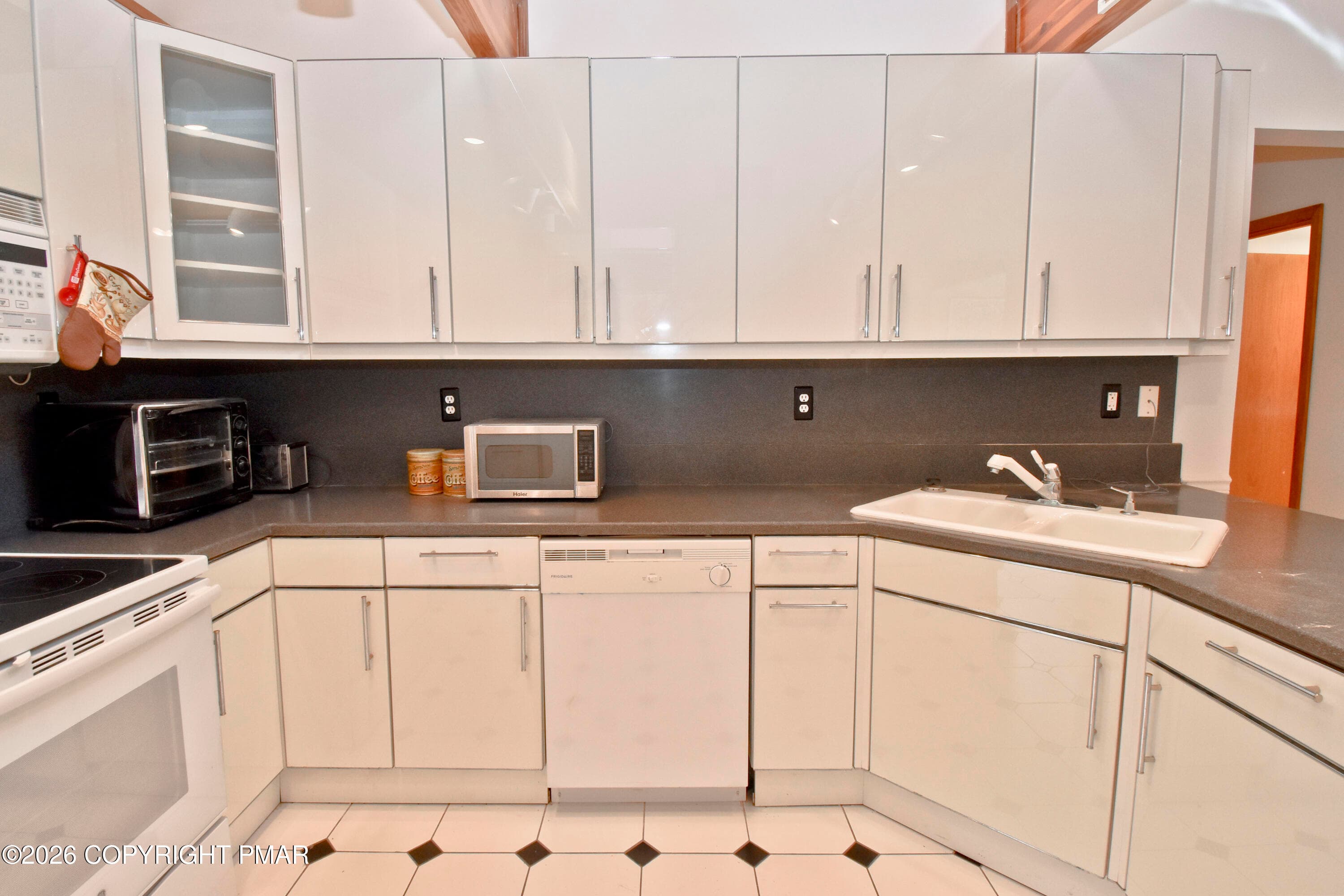 5 Kitchen (2) - 218 Larch Oval, Tobyhanna, PA 18466, Tobyhanna