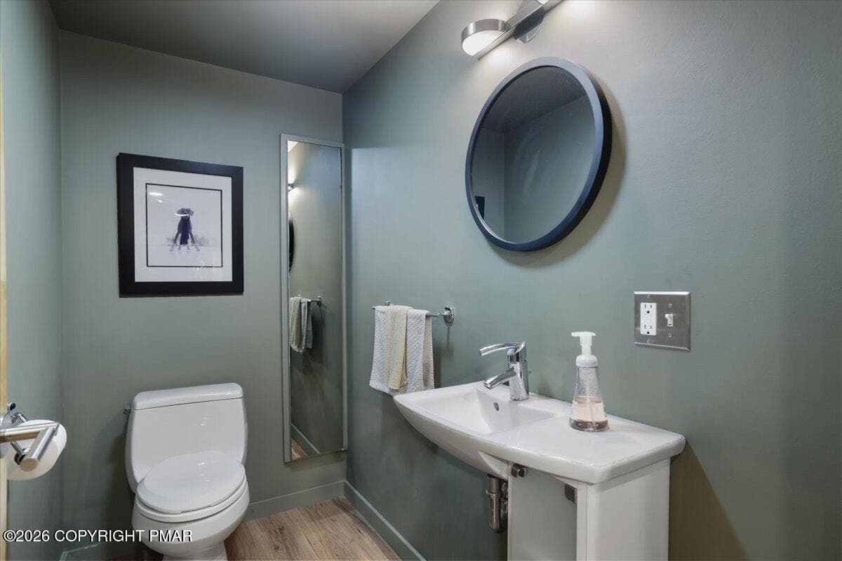 Powder Room - 1312 N Abington Road, Waverly Township, PA 18414, Waverly Township