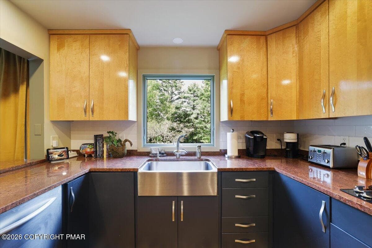 Designer Kitchen - 1312 N Abington Road, Waverly Township, PA 18414, Waverly Township