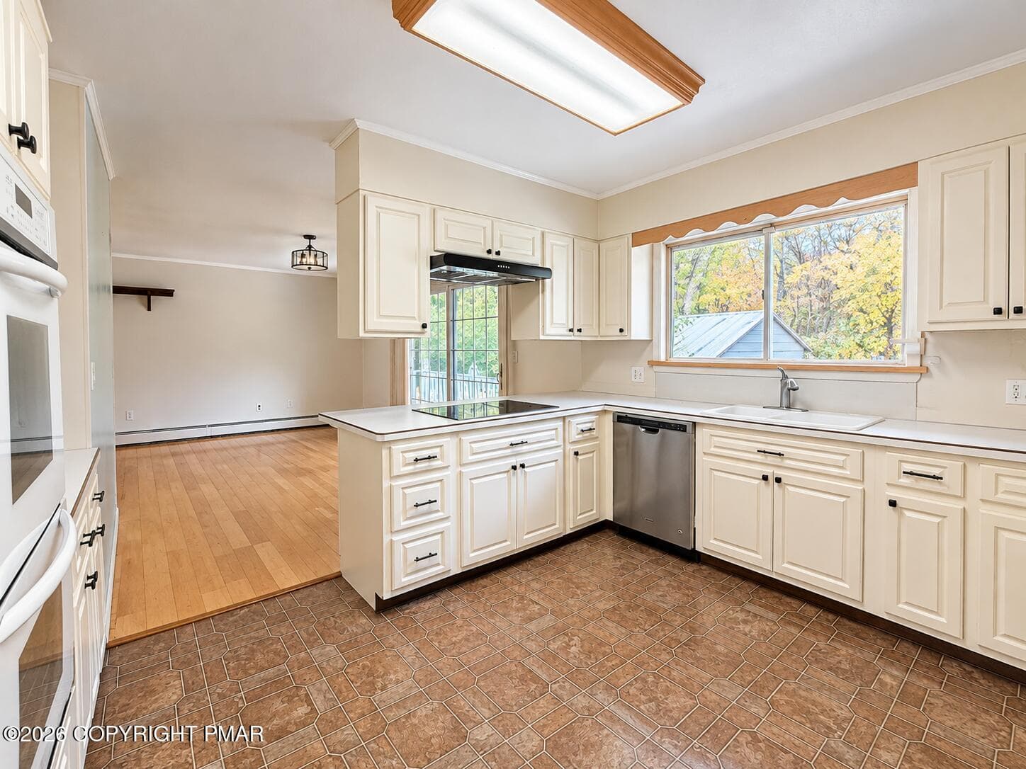 Bright Traditional Kitchen and Dining Ar - 222 Lily Street, Saylorsburg, PA 18353, Saylorsburg