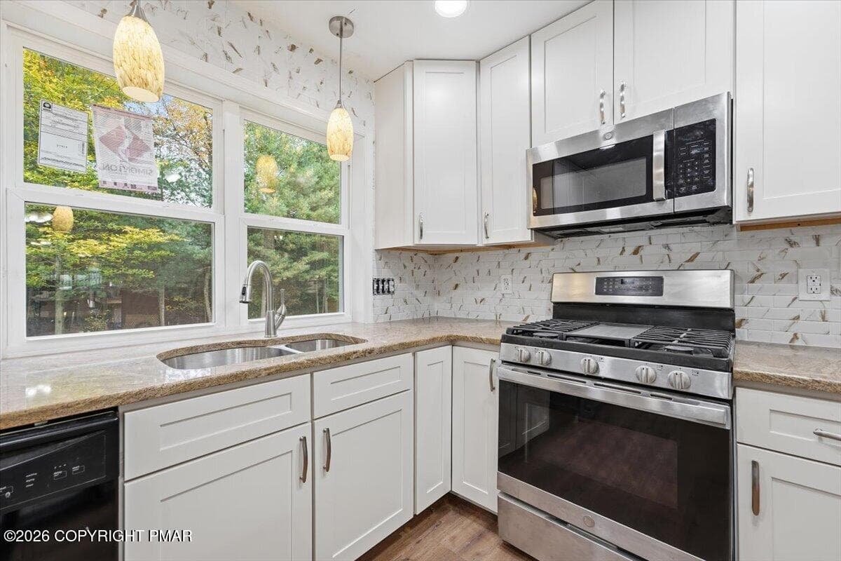KITCHEN - 1131 Thunder Drive, Pocono Summit, PA 18346