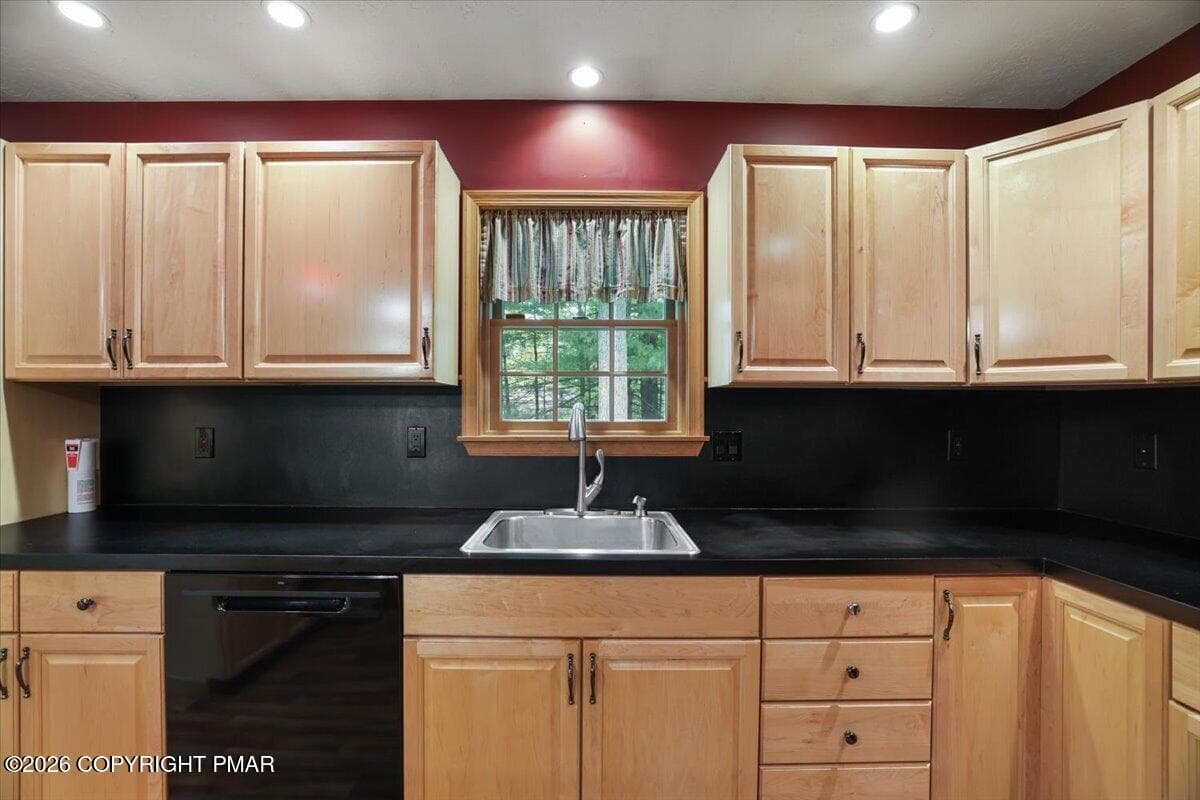 25-RBP53156 - 501 Rainbow Way, Stroudsburg, PA 18360, Stroudsburg