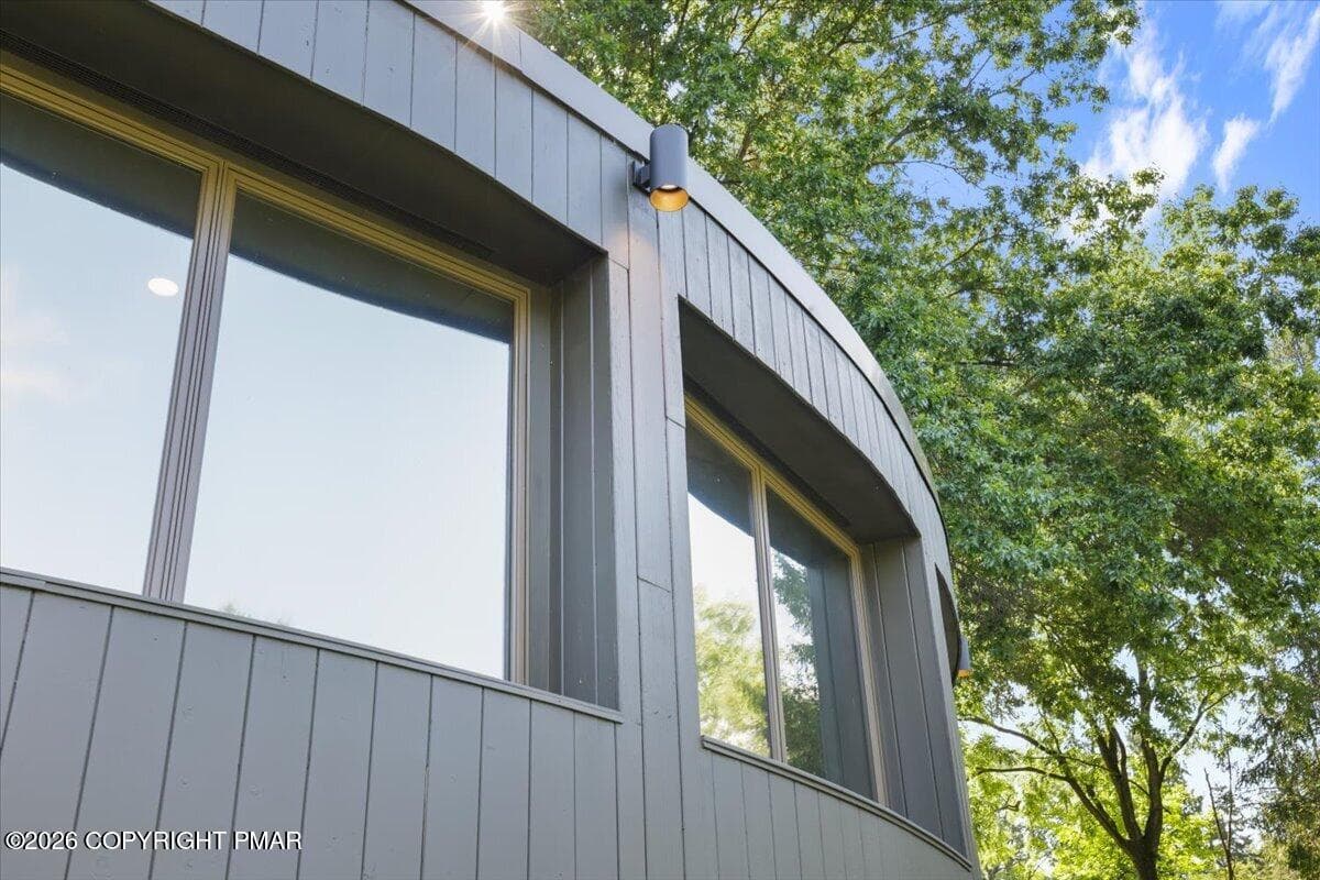 Modern Style - 1312 N Abington Road, Waverly Township, PA 18414, Waverly Township