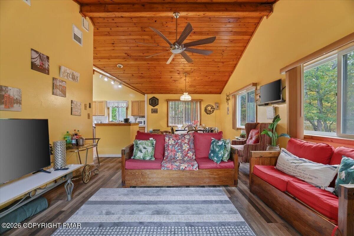 10-Living Room - 160 Hummingbird Trail, Bushkill, PA 18324, Bushkill