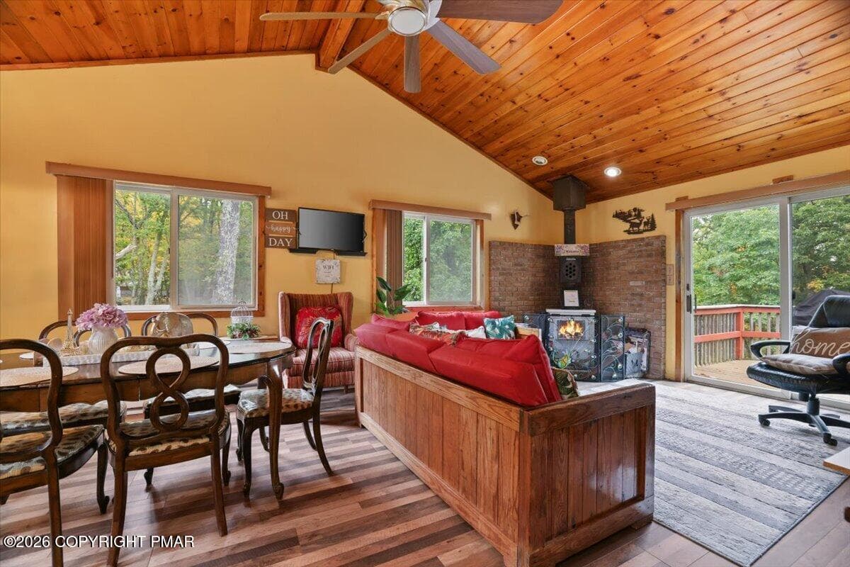 11-Living Room - 160 Hummingbird Trail, Bushkill, PA 18324, Bushkill