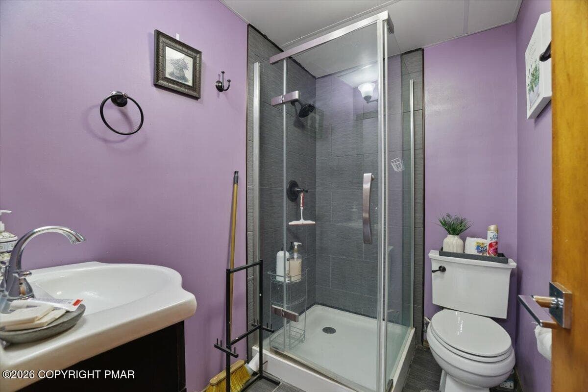 12-Bathroom - 160 Hummingbird Trail, Bushkill, PA 18324, Bushkill