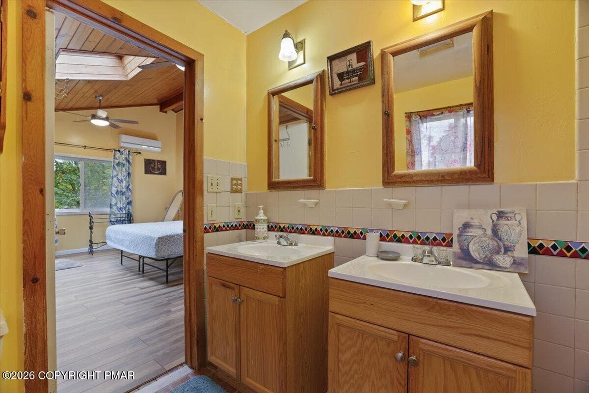 18-Primary Bathroom - 160 Hummingbird Trail, Bushkill, PA 18324, Bushkill