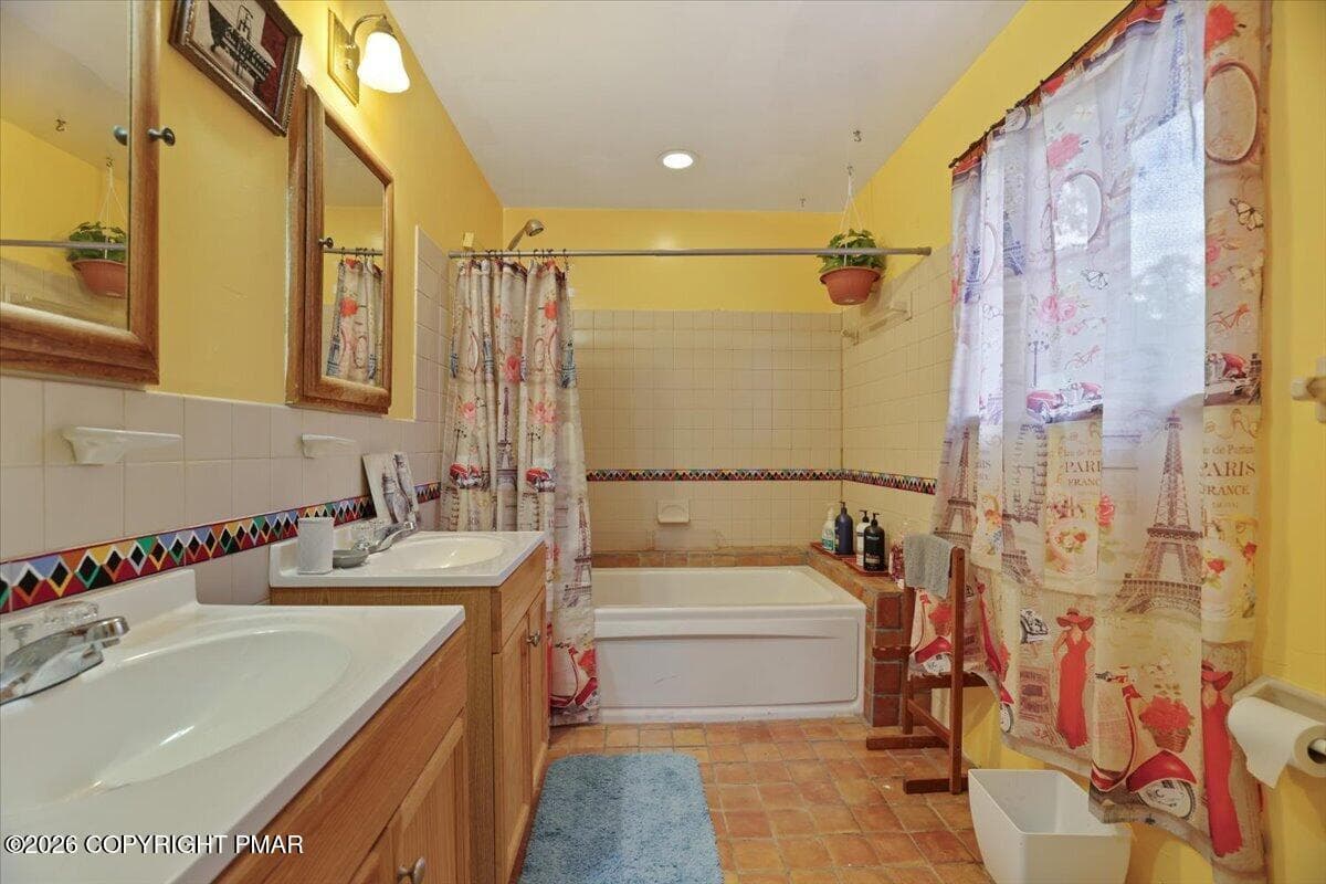 19-Primary Bathroom - 160 Hummingbird Trail, Bushkill, PA 18324, Bushkill