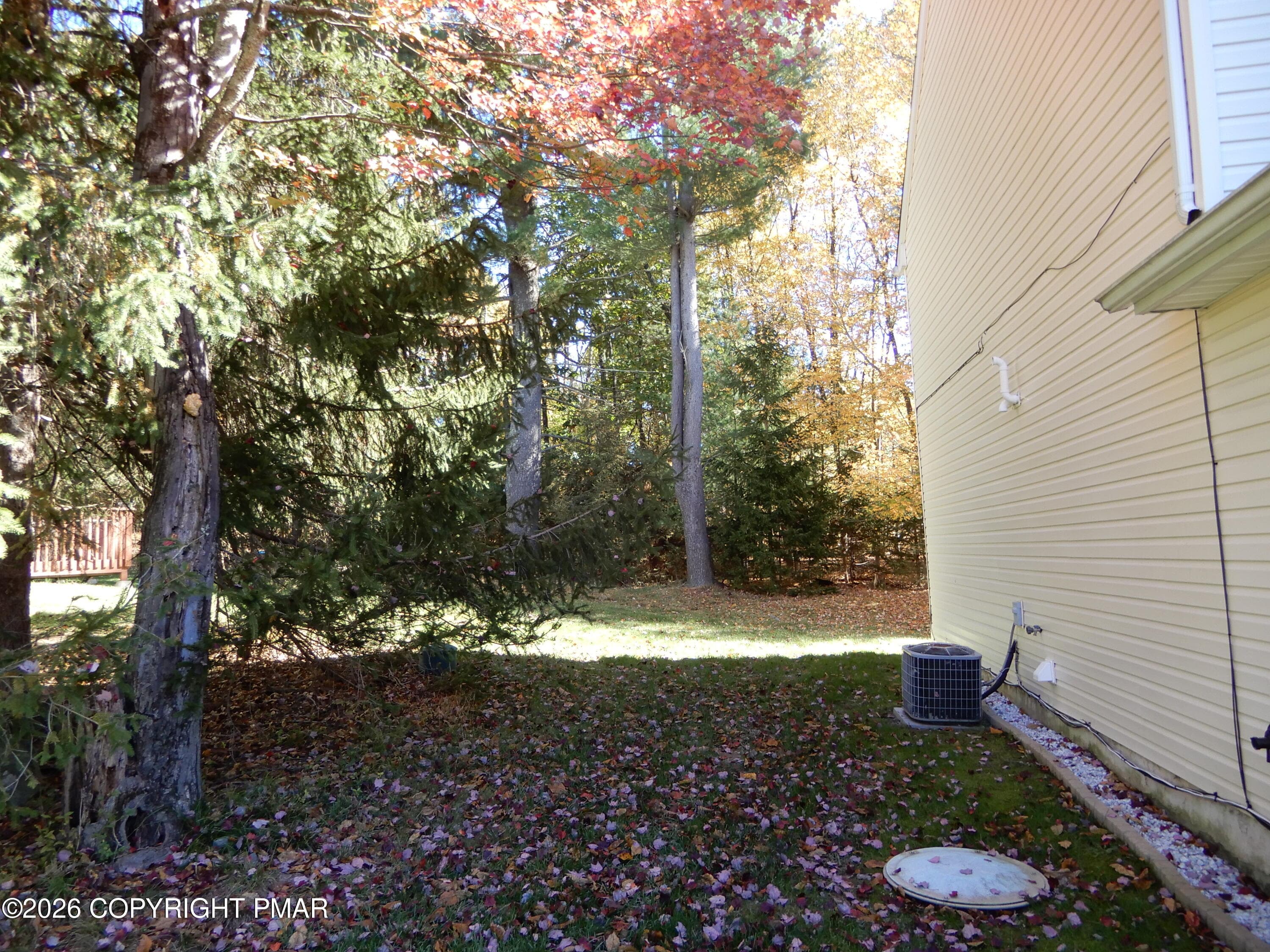 Private Side Yard - 236 Witness Tree Circle, East Stroudsburg, PA 18301